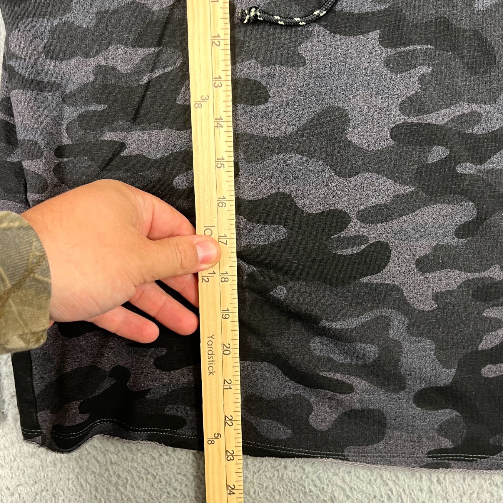 Sundry VINTAGE Sundry Women Sweatshirt Hooded Pullover Black Camouflage Size 3 Pullover Size XS / US 0-2 / IT 36-38 - 4 Thumbnail