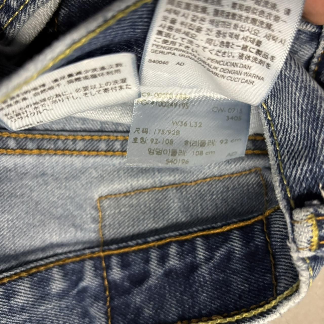 Levi's × Vintage Crazy Vintage Y2K/2000s Levis Medium Wash Essential Denim Jeans! Size US 34 / EU 50 - 8 Thumbnail