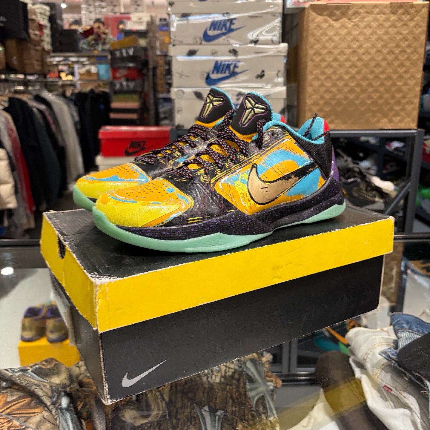 Nike Nike Yellow Lowtop Sneakers 9 Men Size US 9 / EU 42 - 1 Thumbnail