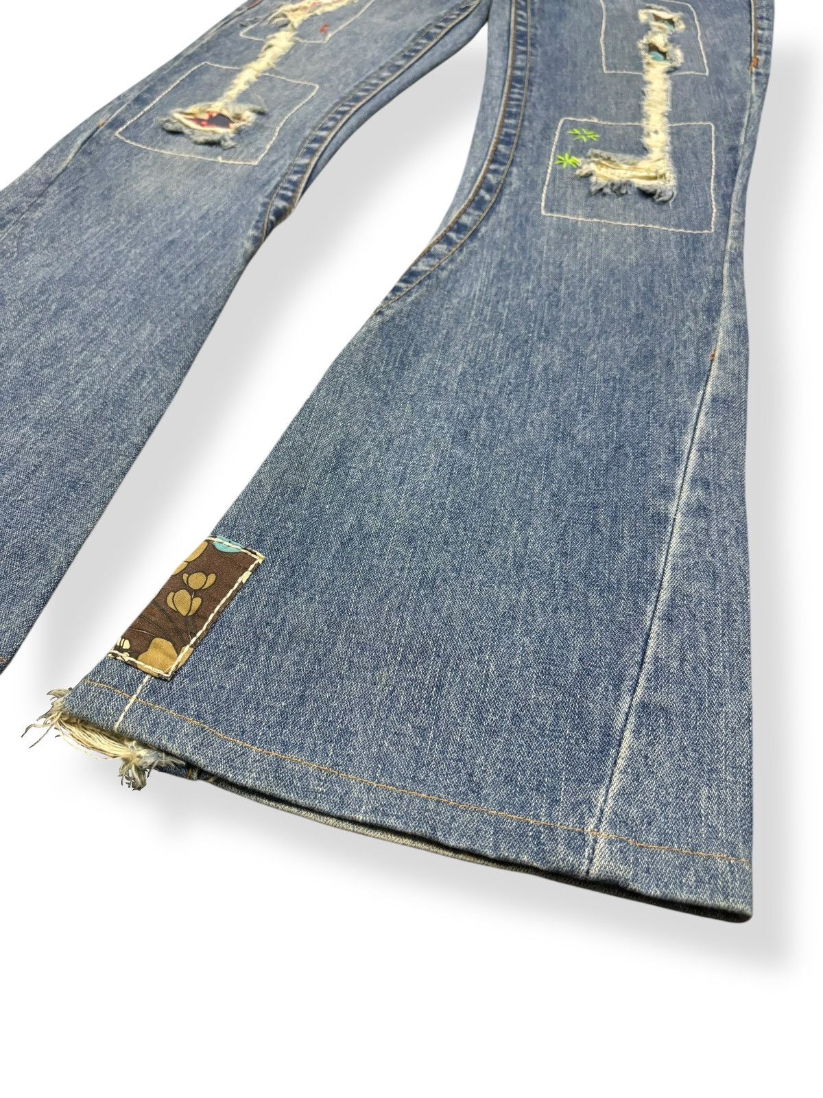 True Religion Vintage True Religion Woodstock Floral Patched Flare Jeans Size US 29 - 8 Thumbnail
