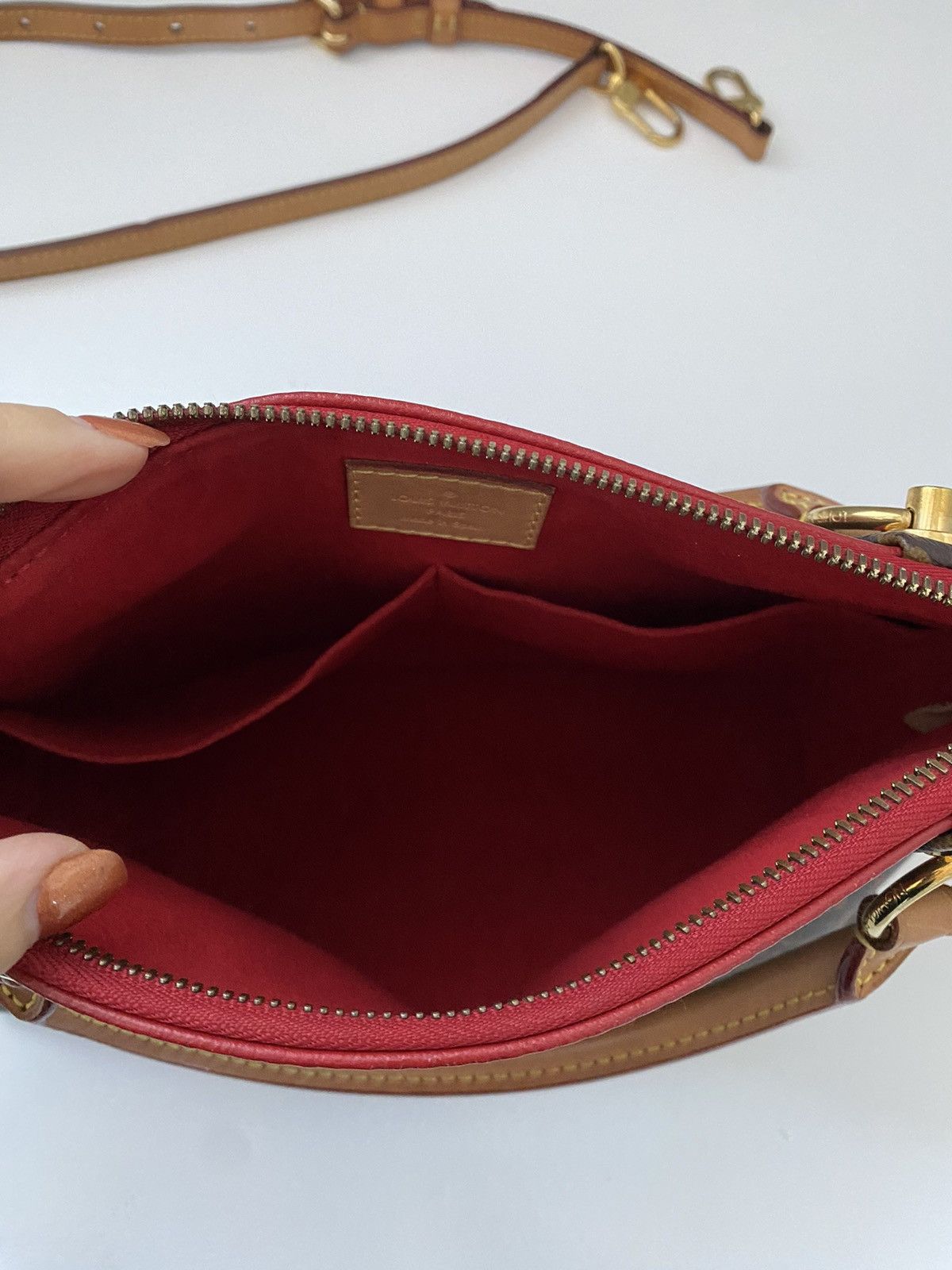 Louis Vuitton Authentic Louis Vuitton V Tote BB Size ONE SIZE - 13 Thumbnail