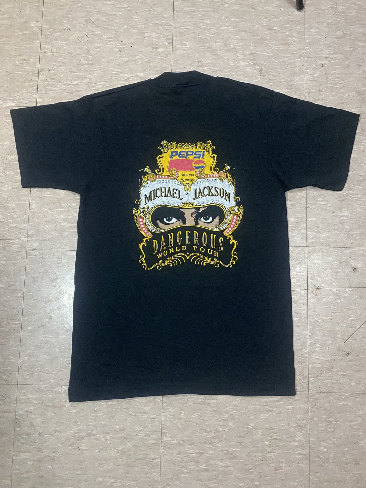 Michael Jackson × Vintage Vintage michael jackson dangerous world tour Size US M / EU 48-50 / 2 - 3 Thumbnail