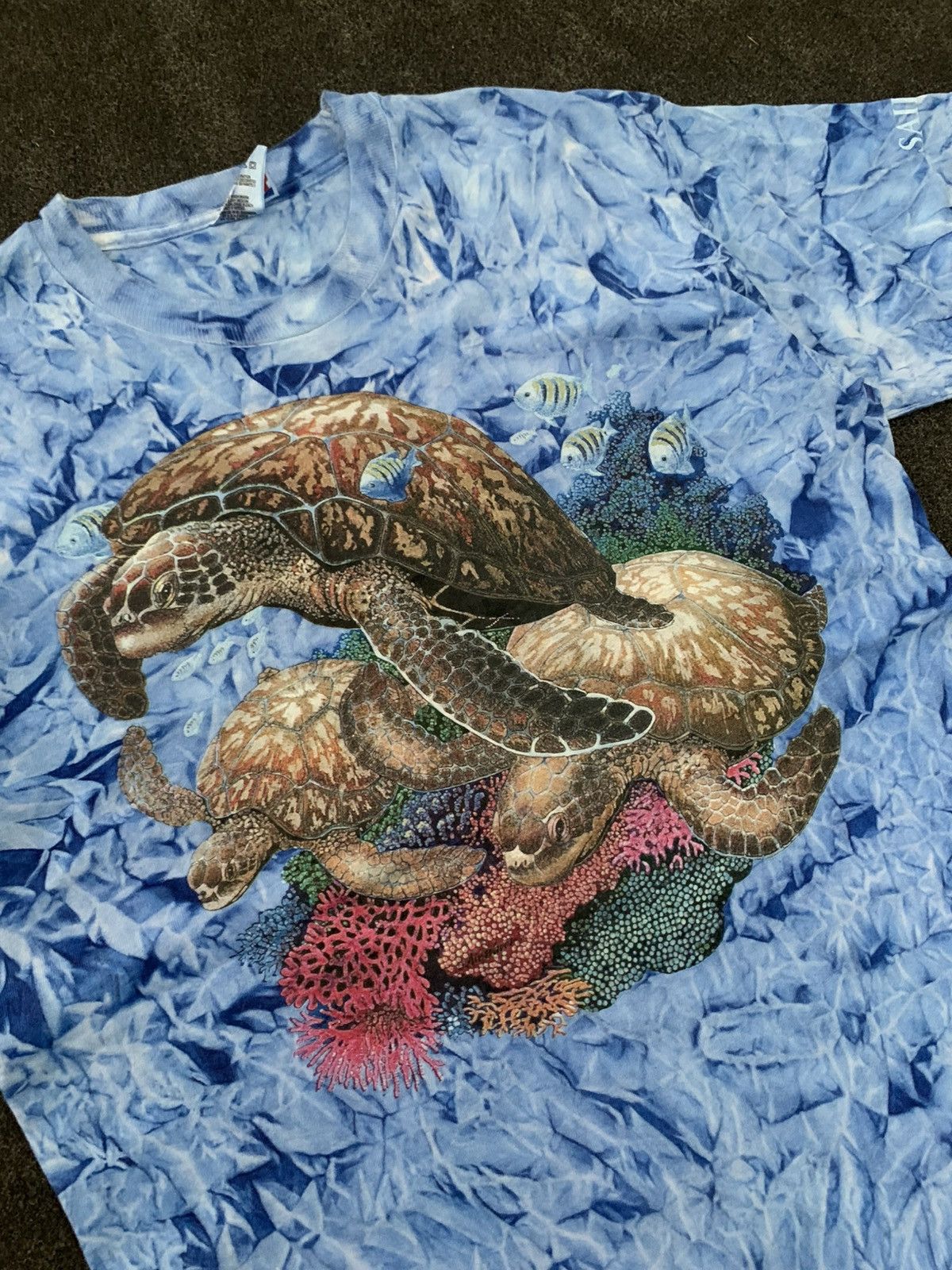 Fruit Of The Loom VINTAGE 90s Sea Turtle & Coral Reef Blue Crinkle Tie-Dye Tee Size US M / EU 48-50 / 2 - 4 Thumbnail