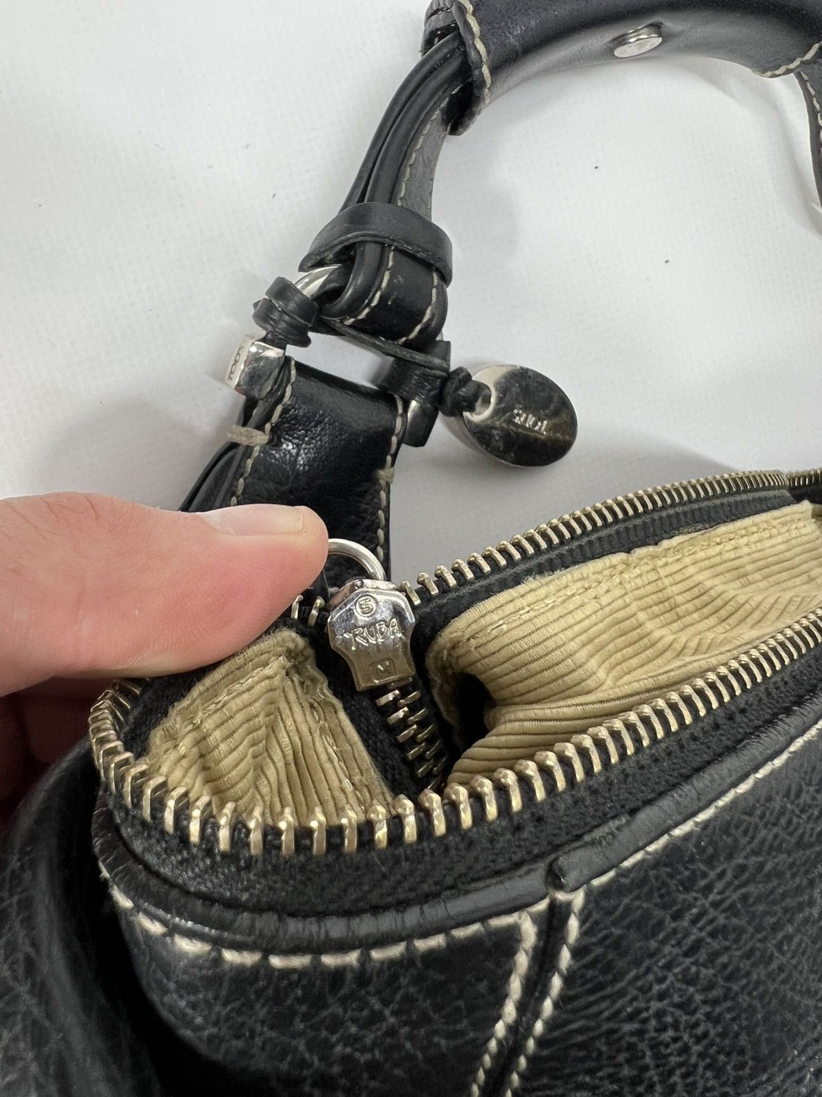 Tod's Vintage streetwear y2k luxury Tod’s Leather Hobo Handle Bag Size ONE SIZE - 12 Thumbnail