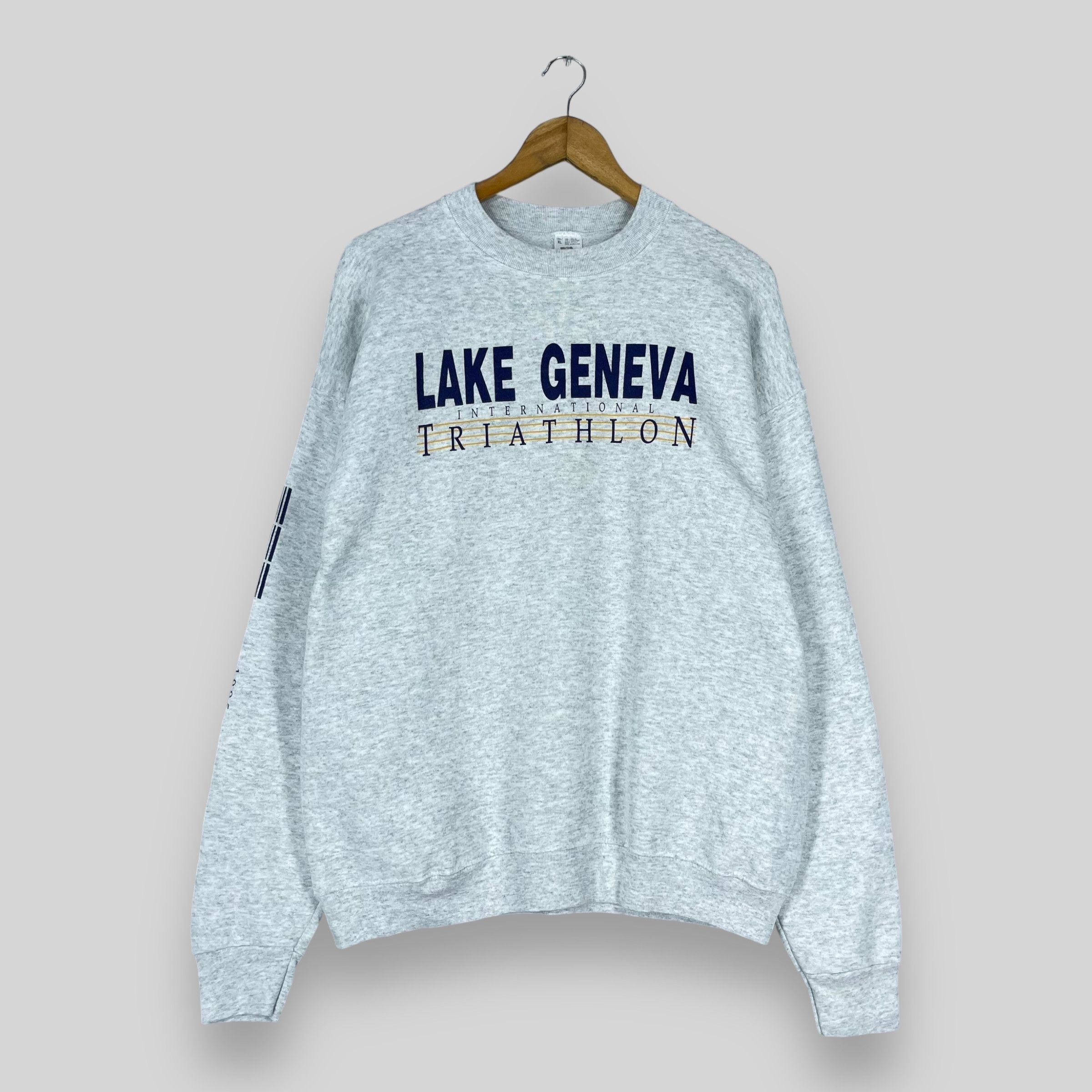 Vintage Vintage 90s LAKE GENEVA International Triathlon Sweatshirt Size US L / EU 52-54 / 3 - 1 Thumbnail