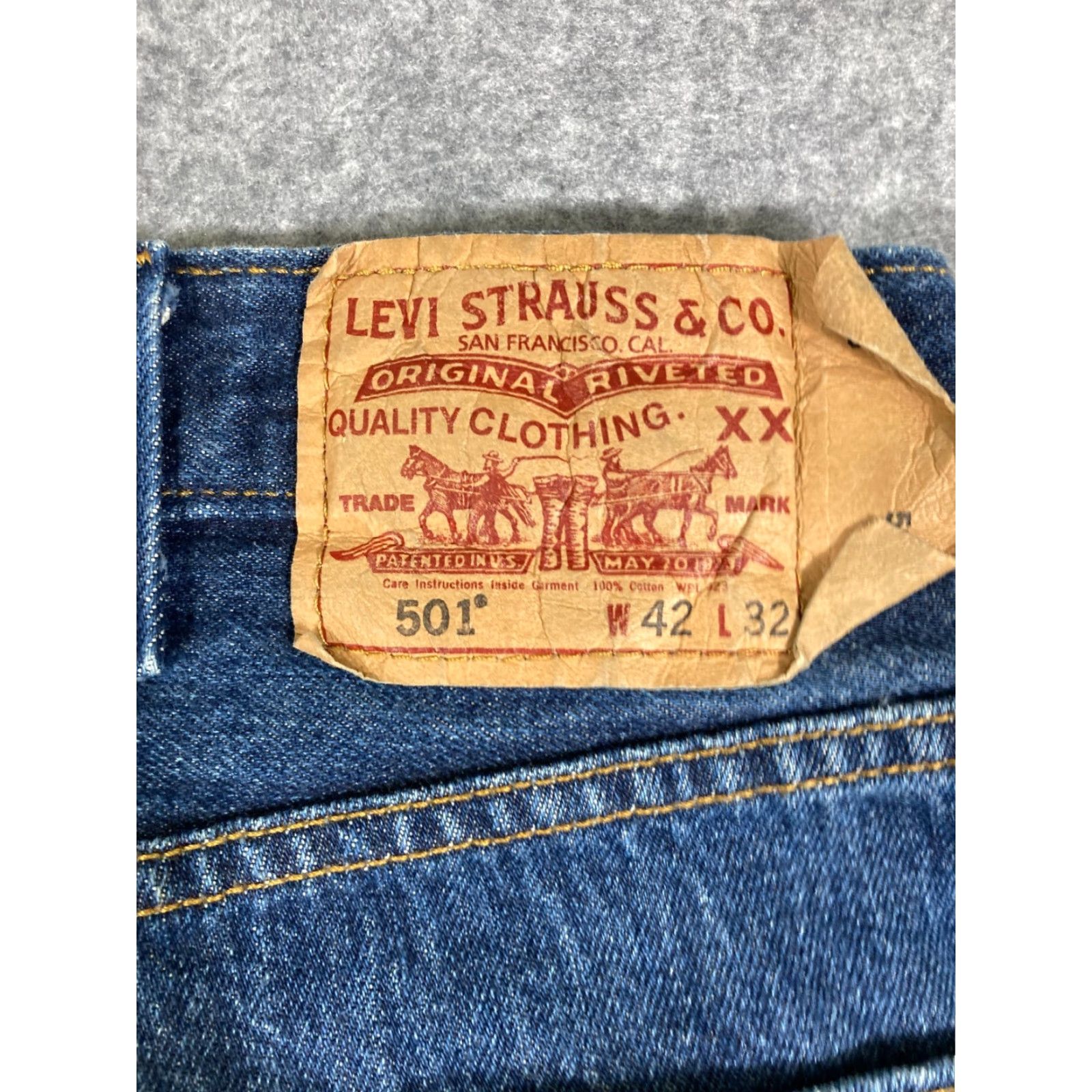 Levi's VINTAGE Levi's 501 Button Fly Jeans Mens 42X32 Blue Denim Straight Leg Waistband 5-Pocket Design Regular Fit Size US 42 / EU 58 - 7 Thumbnail