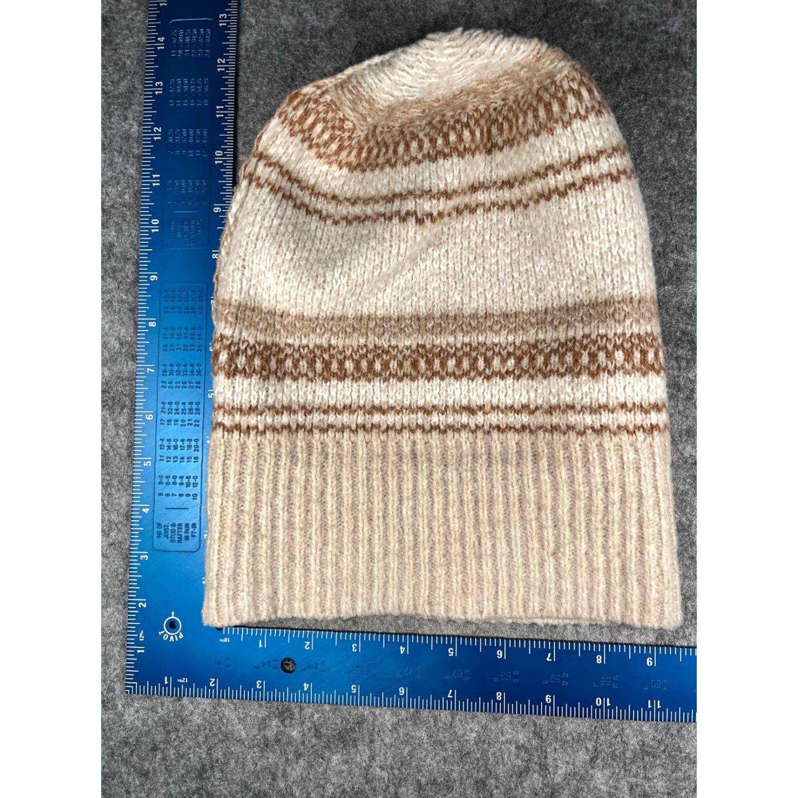 Vintage Cupcakes And Cashmere Beanie Women One Size Beige Fair Isle Knit Poly Blend Shirt Womens One Size Beige Fair Isle Knit Beanie Cupcakes And Cashmere Size ONE SIZE - 5 Thumbnail