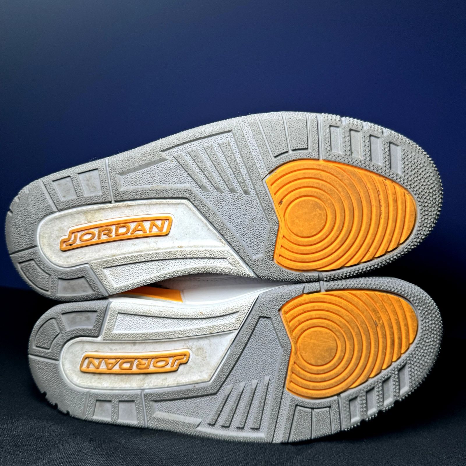 Jordan Brand × Nike Size 8 - Wmns Air Jordan 3 Retro Laser Orange Women's Shoes Size US 8 / IT 38 - 6 Thumbnail