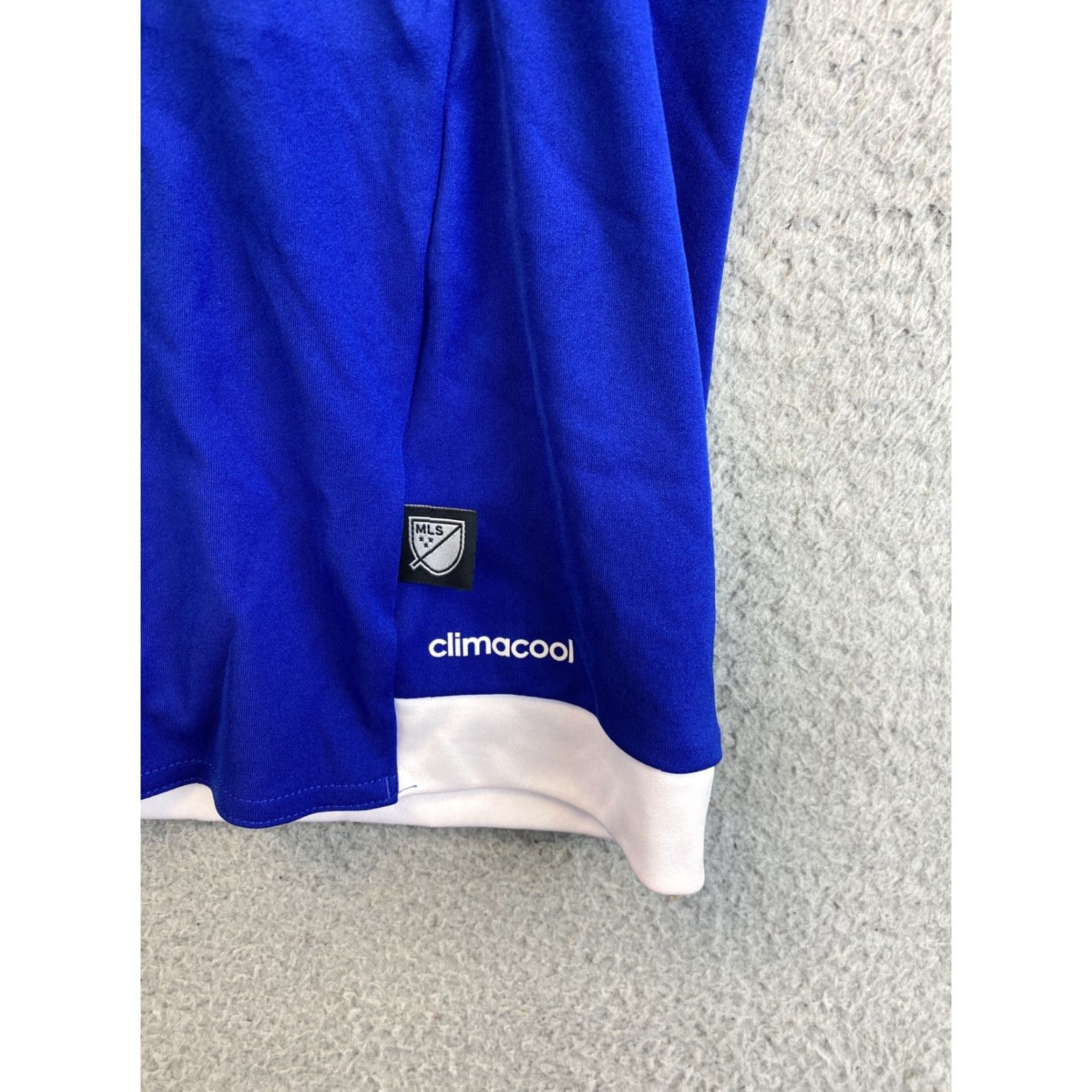 Adidas adidas T-Shirt M Blue Short Sleeve Logo Casual 93-1 Teens Boys Girls Sports Regular Vintage No Size US M / EU 48-50 / 2 - 2 Thumbnail