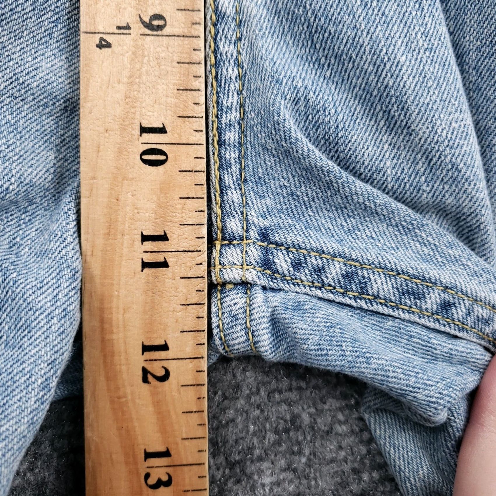 Levi's Levi's Jeans Bermuda Shorts Womens 8 Blue Distressed Light Wash Denim 5-Pocket Regular Rise High 14in Inseam XS? Size 30" / US 8 / IT 44 - 7 Thumbnail