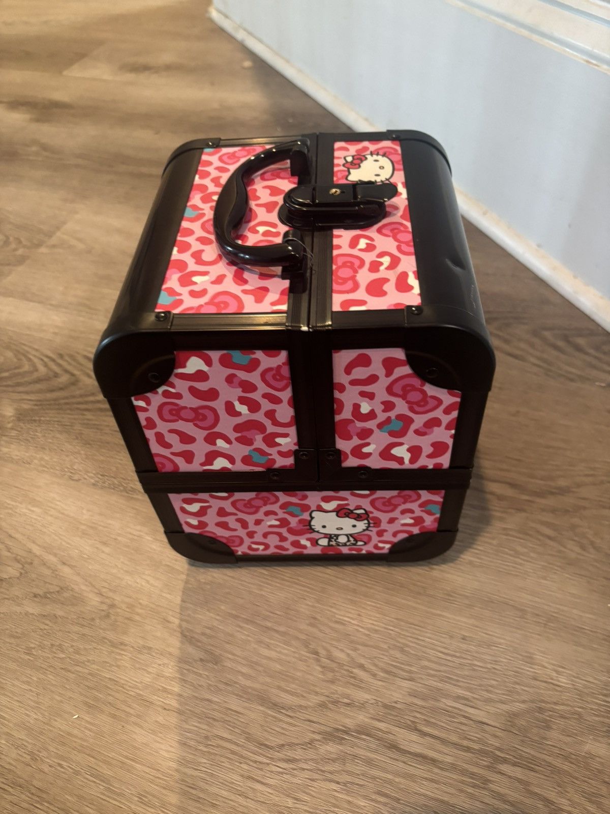 Other Impressions Vanity Hello Kitty SlayCube makeup travel case Size ONE SIZE - 3 Thumbnail