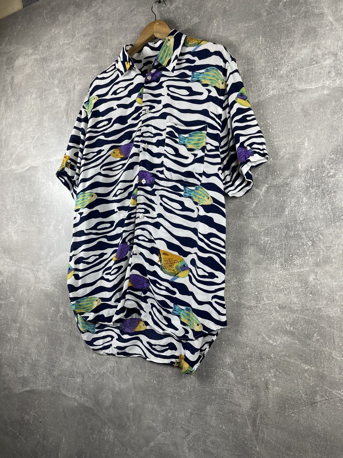 Brioni Vintage Brioni Sport Shirt 90s Rayon Zebra Fish Short Sleeve Size US L / EU 52-54 / 3 - 2 Thumbnail