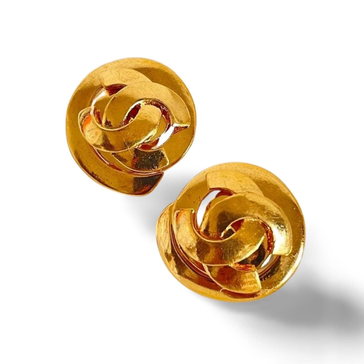 Chanel Vintage CHANEL gold tone round snail design earrings with CC Size ONE SIZE - 1 Thumbnail