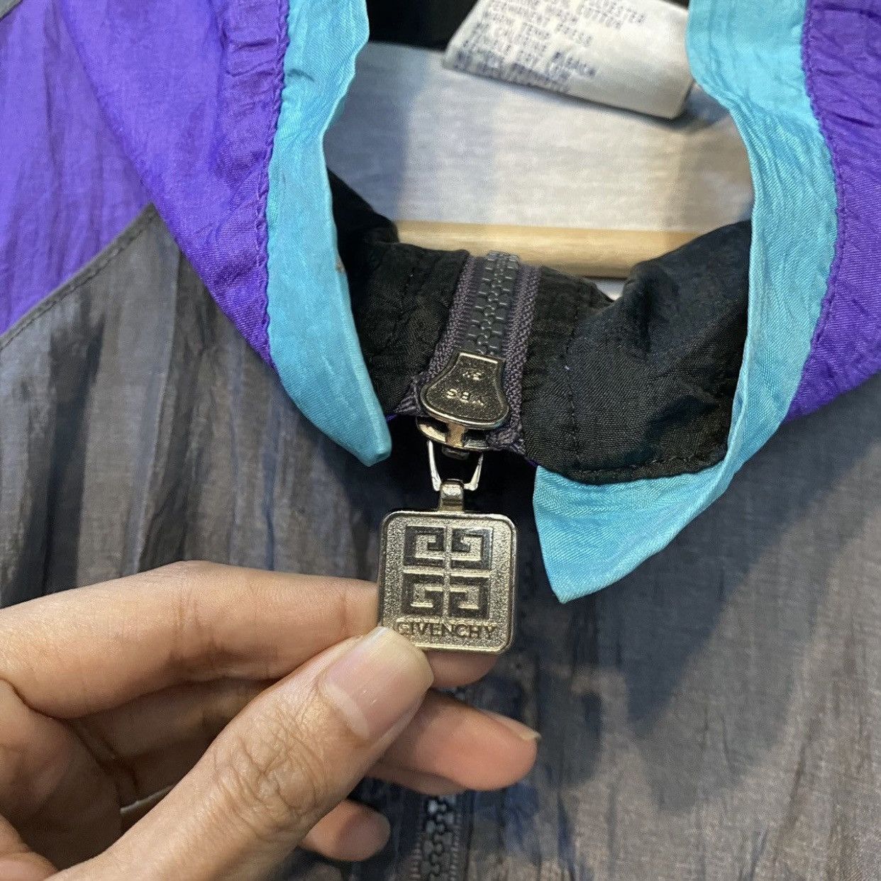 Givenchy Vintage Givenchy Activewear Full Zip Windbreaker Jacket Size US L / EU 52-54 / 3 - 12 Thumbnail
