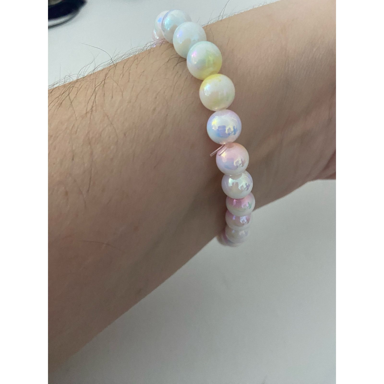 Handmade white bead bracelet with pastel sheen Size ONE SIZE - 2 Thumbnail