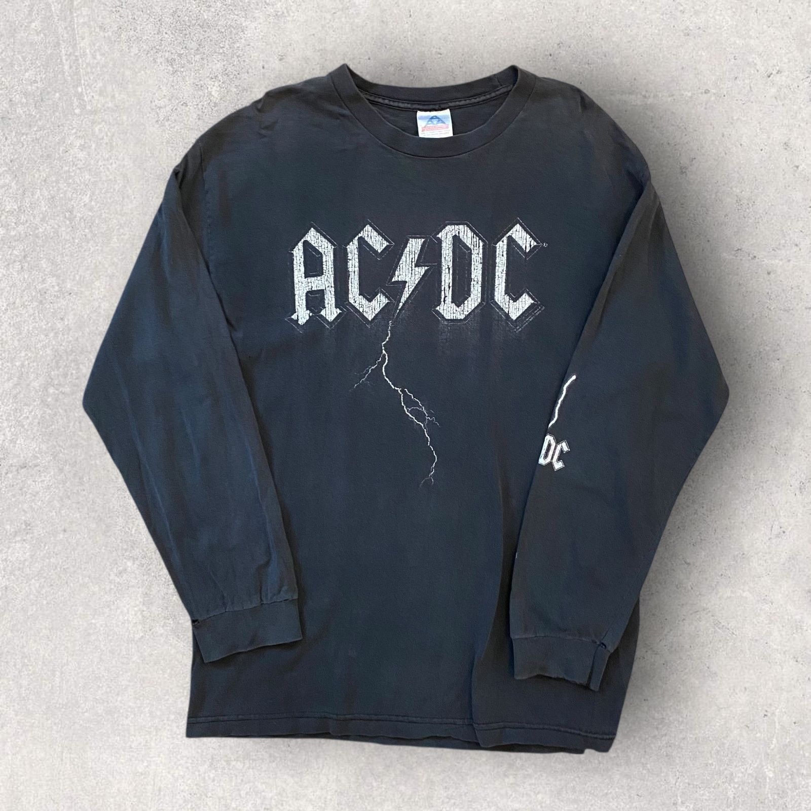 AC/DC × Band Tees × Vintage Vintage 2004 AC/DC Tour Long Sleeve T Shirt Lightening Faded Size US L / EU 52-54 / 3 - 1 Thumbnail