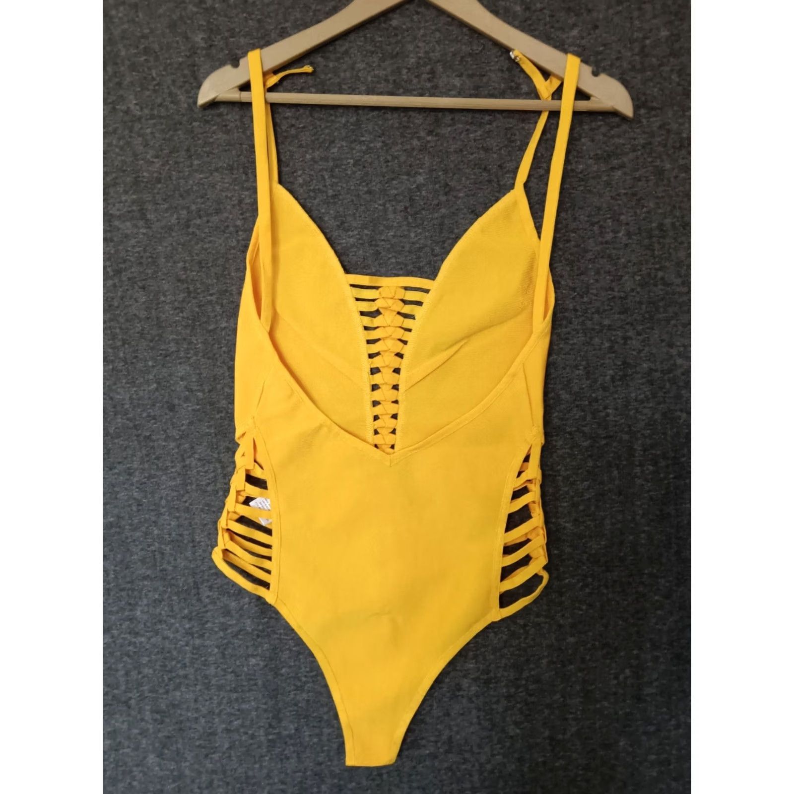 Vintage Codigo One Piece Swimsuit L Yellow One Piece Women Strappy Open Back Tank Top Pattern: Solid Beach Adjustable Strap Mens Womens Girls Boys Size L / US 10 / IT 46 - 2 Thumbnail