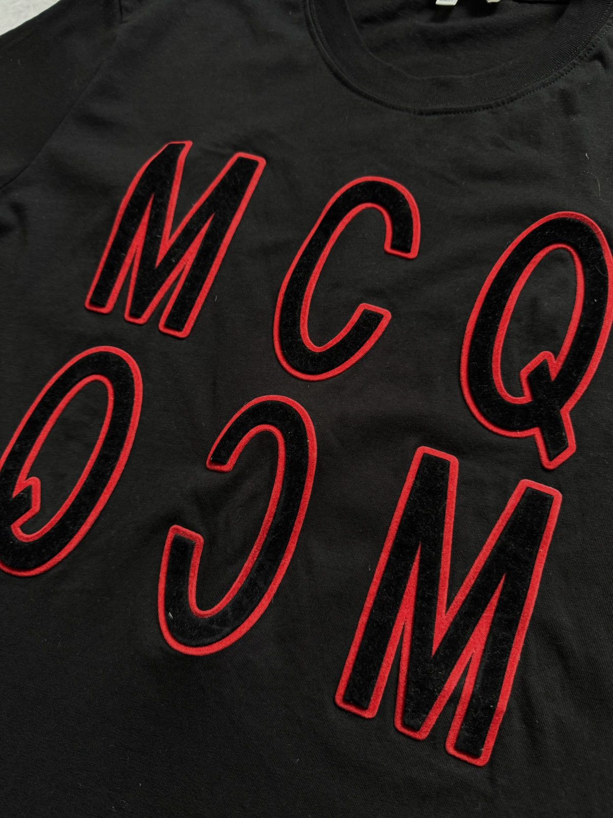 Alexander McQueen × Vintage Alexander McQueen tee black tee centre logo Size US L / EU 52-54 / 3 - 4 Thumbnail