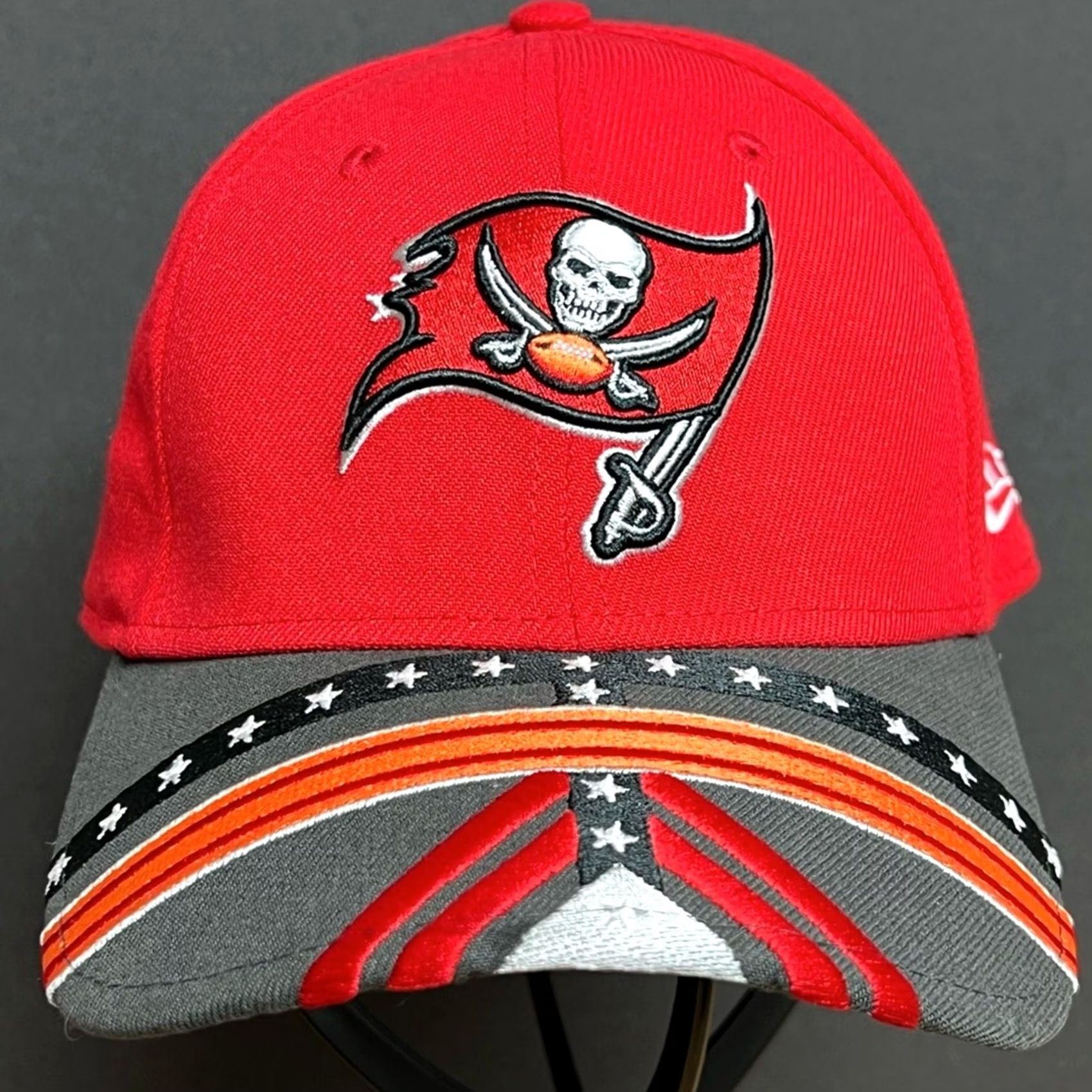 New Era VINTAGE Tampa Bay Buccaneers 2019 NFL Draft Hat Fitted New Era 39Thirty S/M NWOT Red 5 Panel Men M Size ONE SIZE - 2 Thumbnail
