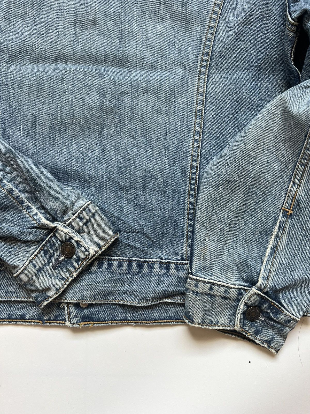 Levi's Vintage Clothing Vintage 1997 Levi's 70500 Japanese Distressed Denim Jacket Size US L / EU 52-54 / 3 - 13 Thumbnail