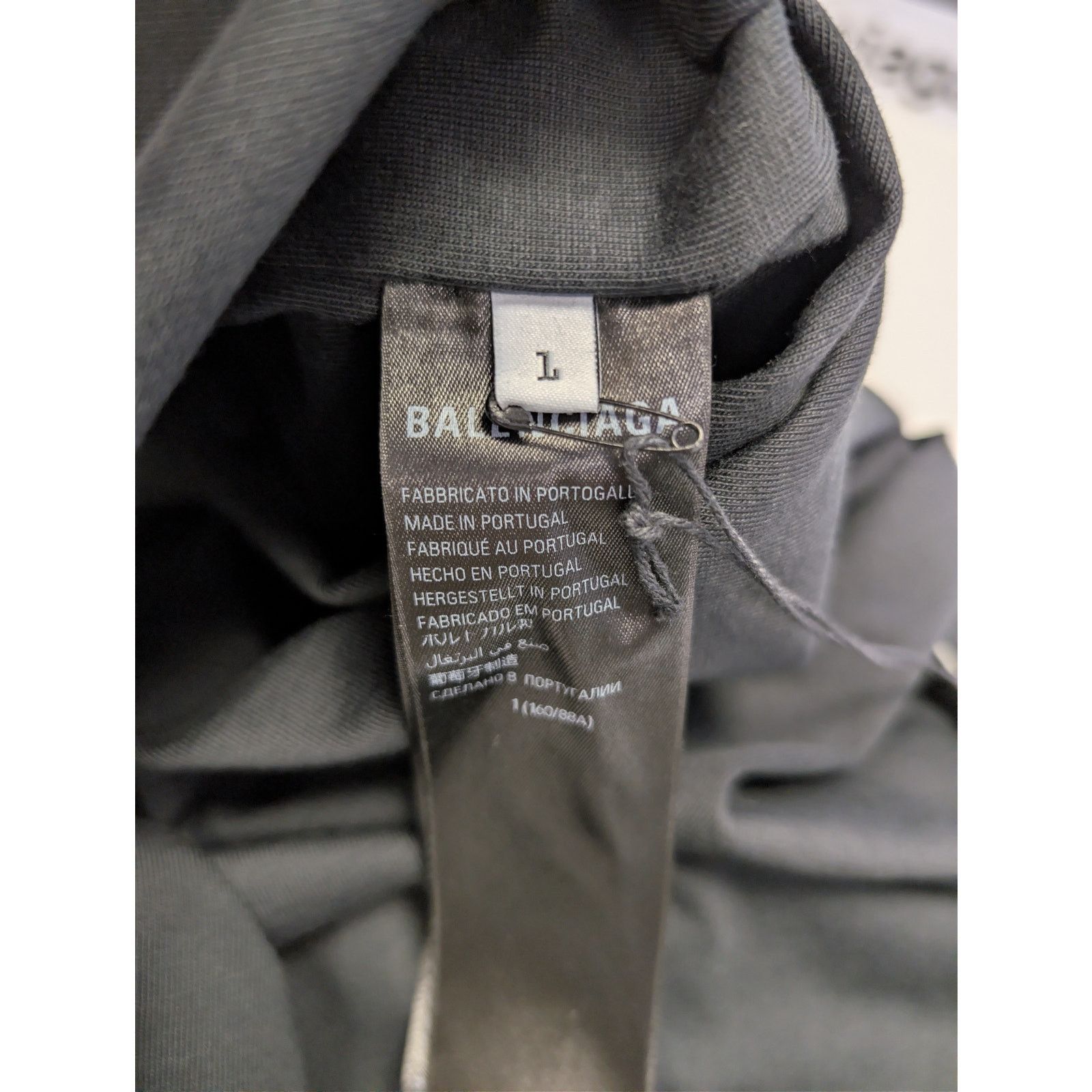 Balenciaga o1rshd1 Internal Use Only Inside-Out Vintage Jersey T-Shirt Size US S / EU 44-46 / 1 - 16 Thumbnail