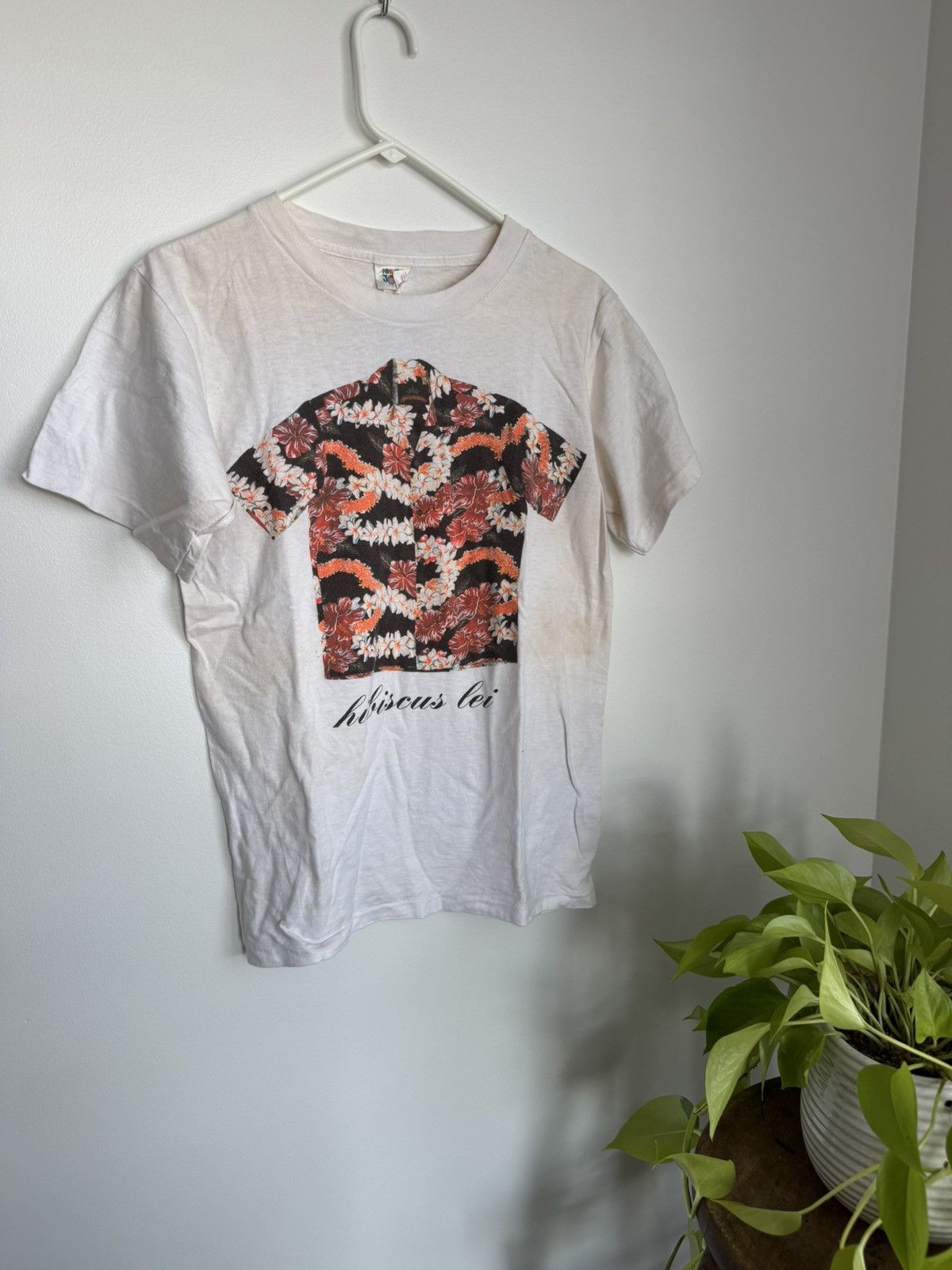 Vintage Vintage Graphic Tee – Hawaiian Shirt Print 🌴🕶 Size US S / EU 44-46 / 1 - 1 Thumbnail