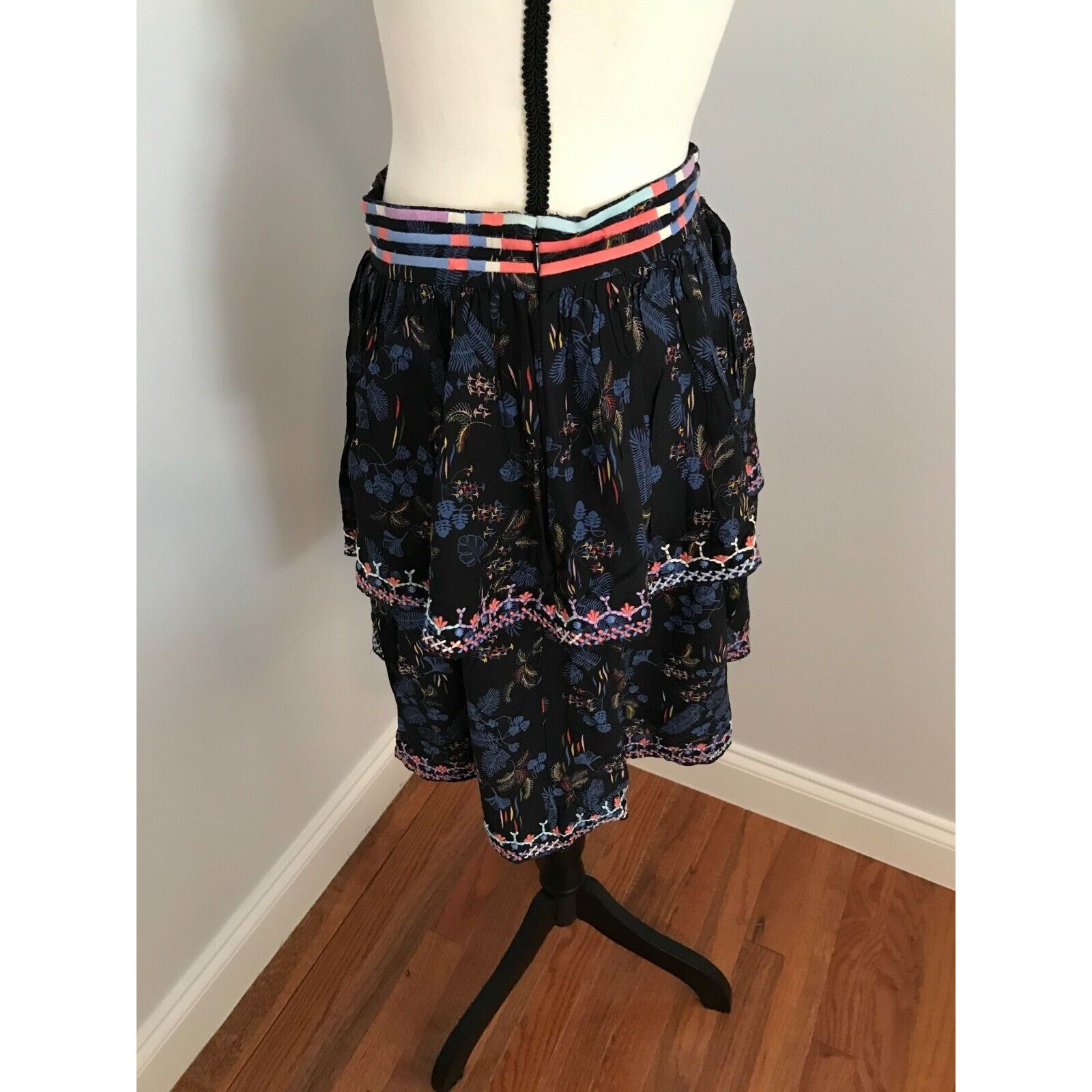 Anthropologie Anthropologie Let Me Be Tiered Boho Floral Print Mini Skirt Size 30" / US 8 / IT 44 - 2 Thumbnail