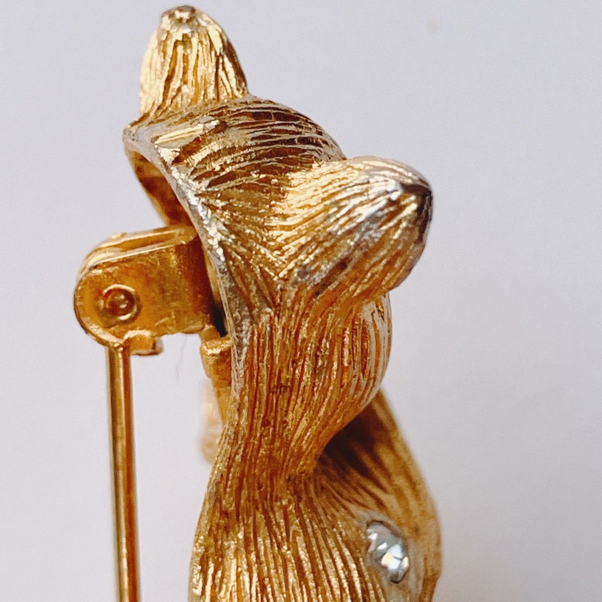 Vintage VTG Mid Century Gold Tone Cat Brooch Aqua Rhinestone Size ONE SIZE - 7 Thumbnail