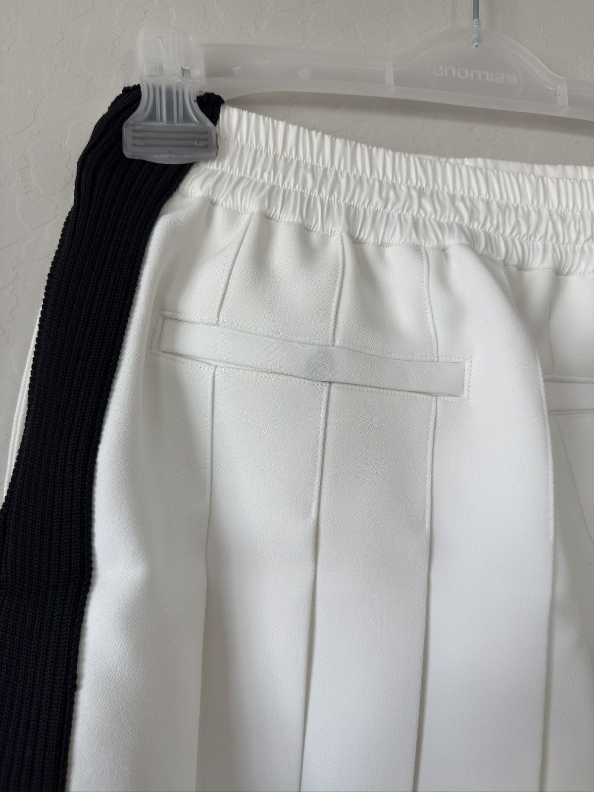 Sacai $900 Sacai Japan Pleated Spring/Summer Shorts Size 28" / US 6 / IT 42 - 7 Thumbnail