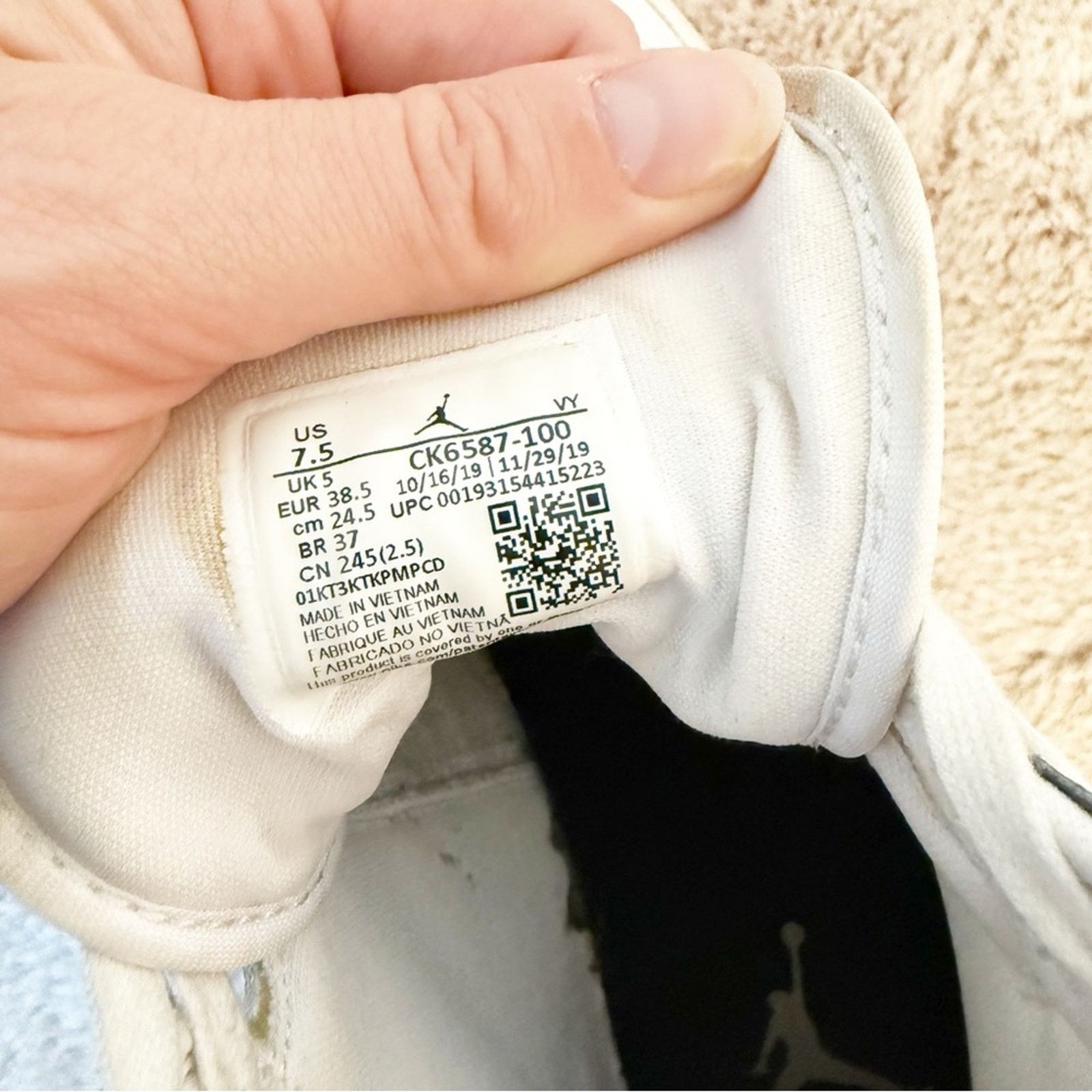 Nike NIKE Air Jordans Women’s White High Top Sneakers Size 7.5 Size US 7.5 / IT 37.5 - 6 Thumbnail