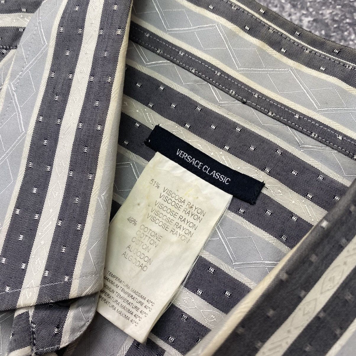 Vintage Vintage Versace Classic Basic luxury button 90’s shirt Size US L / EU 52-54 / 3 - 4 Thumbnail