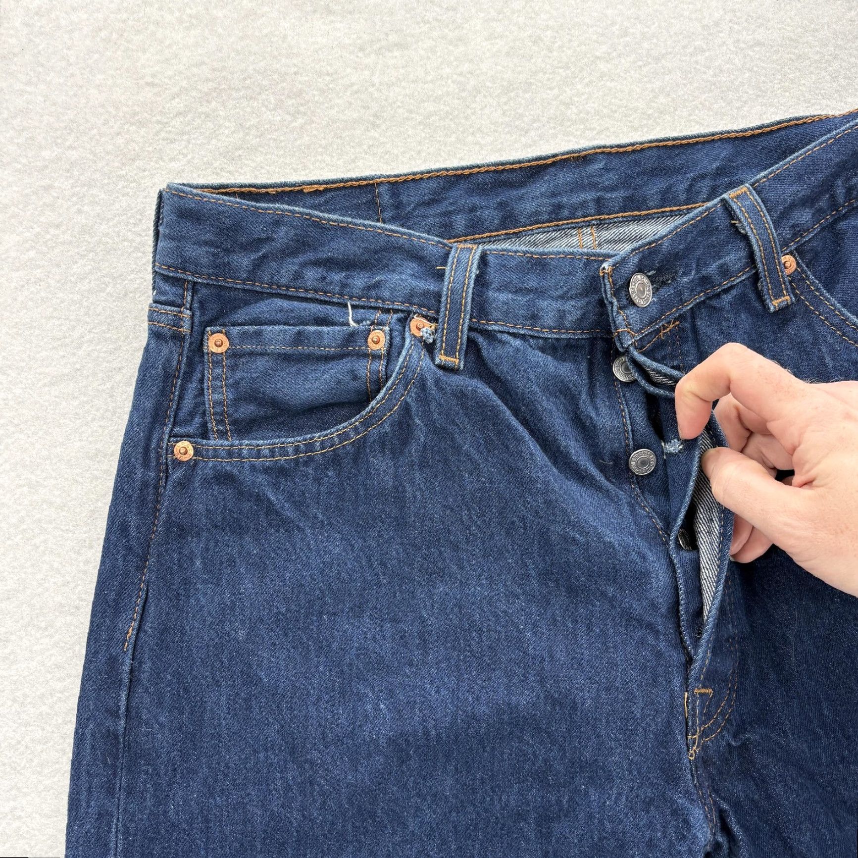 Levi's VINTAGE Levi's 501 Jeans Men 34x30 Blue Classic Straight Denim Button Fly 34x30 Mens Jeans Vintage Levi's 501 Blue Denim Straight Jeans Size US 34 / EU 50 - 3 Thumbnail