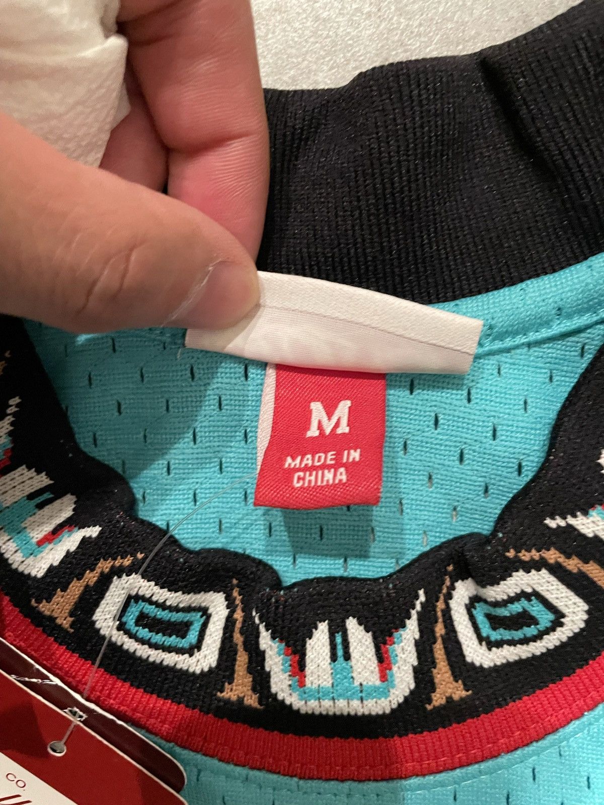 Mitchell & Ness Mitchell & Ness Vancouver Grizzlies Mike Bibby jersey Size US M / EU 48-50 / 2 - 5 Thumbnail