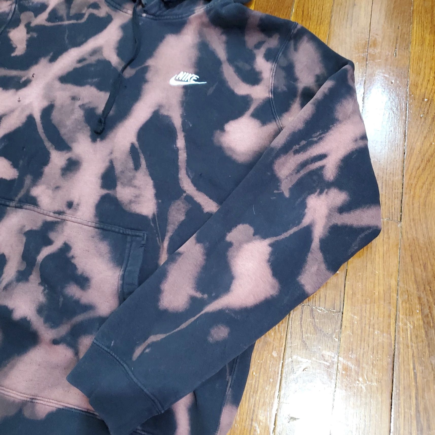 Nike VINTAGE Nike Swoosh Custom Bleach Tie-dye Hoodie Sweatshirt Upcycled Reworked Sz Medium Size US M / EU 48-50 / 2 - 3 Thumbnail