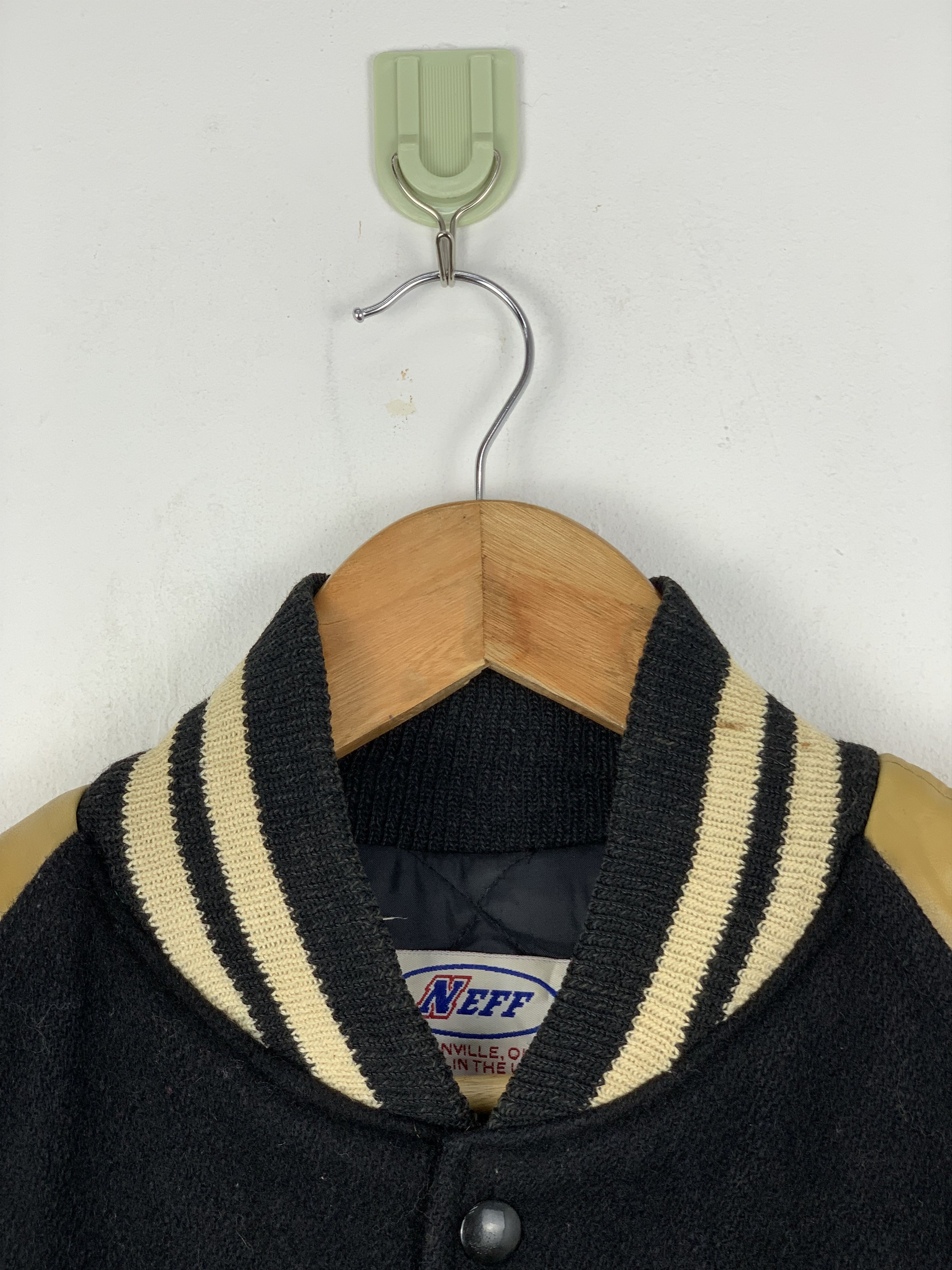 NEFF Vintage 80s Neff Buldogs Sleeve Leather Varsity Jacket V0533 Size US M / EU 48-50 / 2 - 12 Thumbnail