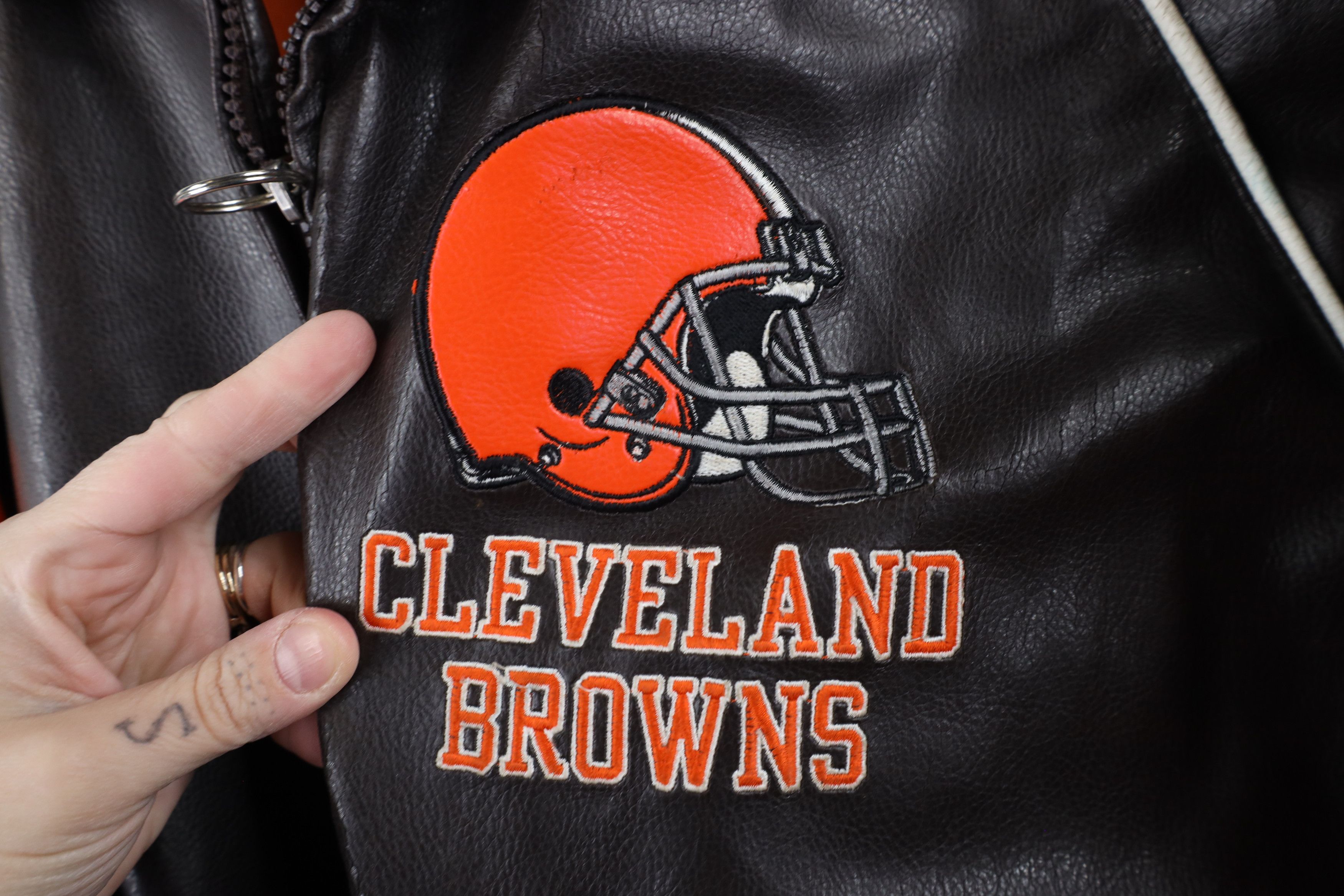 Vintage Vintage 90s Y2K Leather Cleveland Browns Football Jacket Size US L / EU 52-54 / 3 - 4 Thumbnail