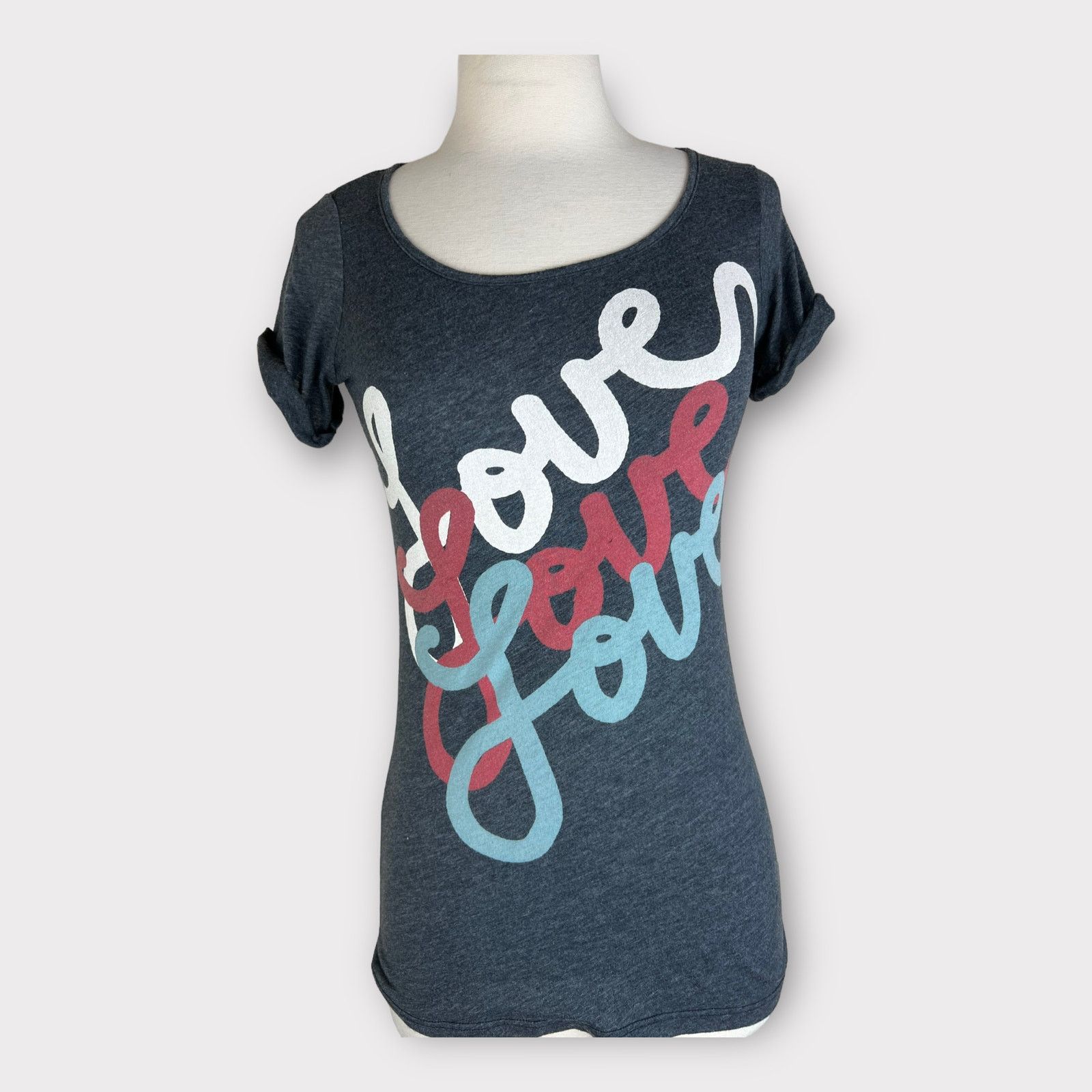 Vintage Delia | Vintage Y2K “Love” Graphic Tee | Gray Red Blue White Size S / US 4 / IT 40 - 8 Thumbnail