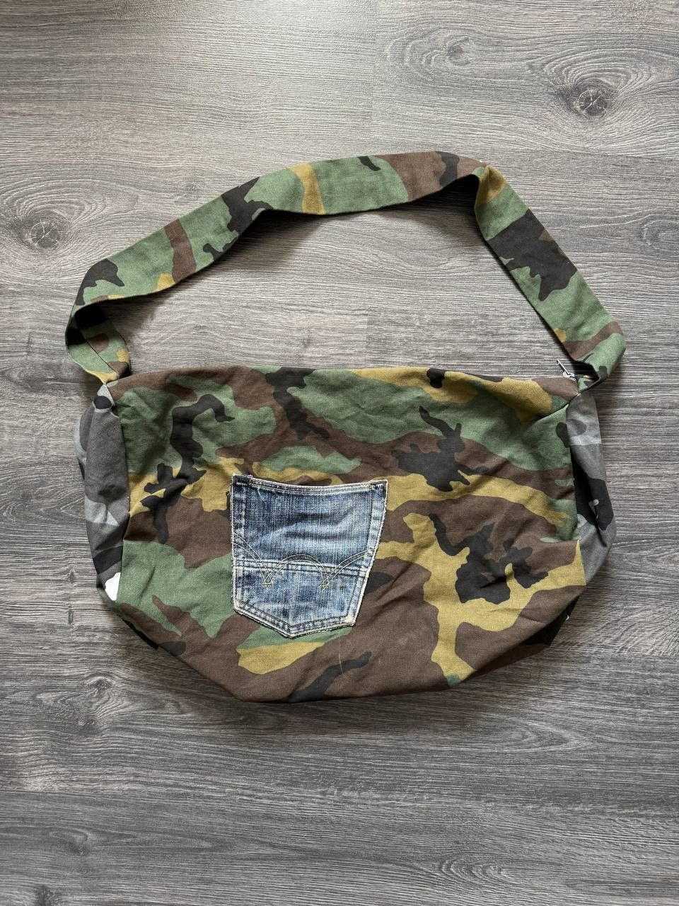 Vintage Vintage Camo Messenger Bag with Denim Pocket Size ONE SIZE - 1 Thumbnail
