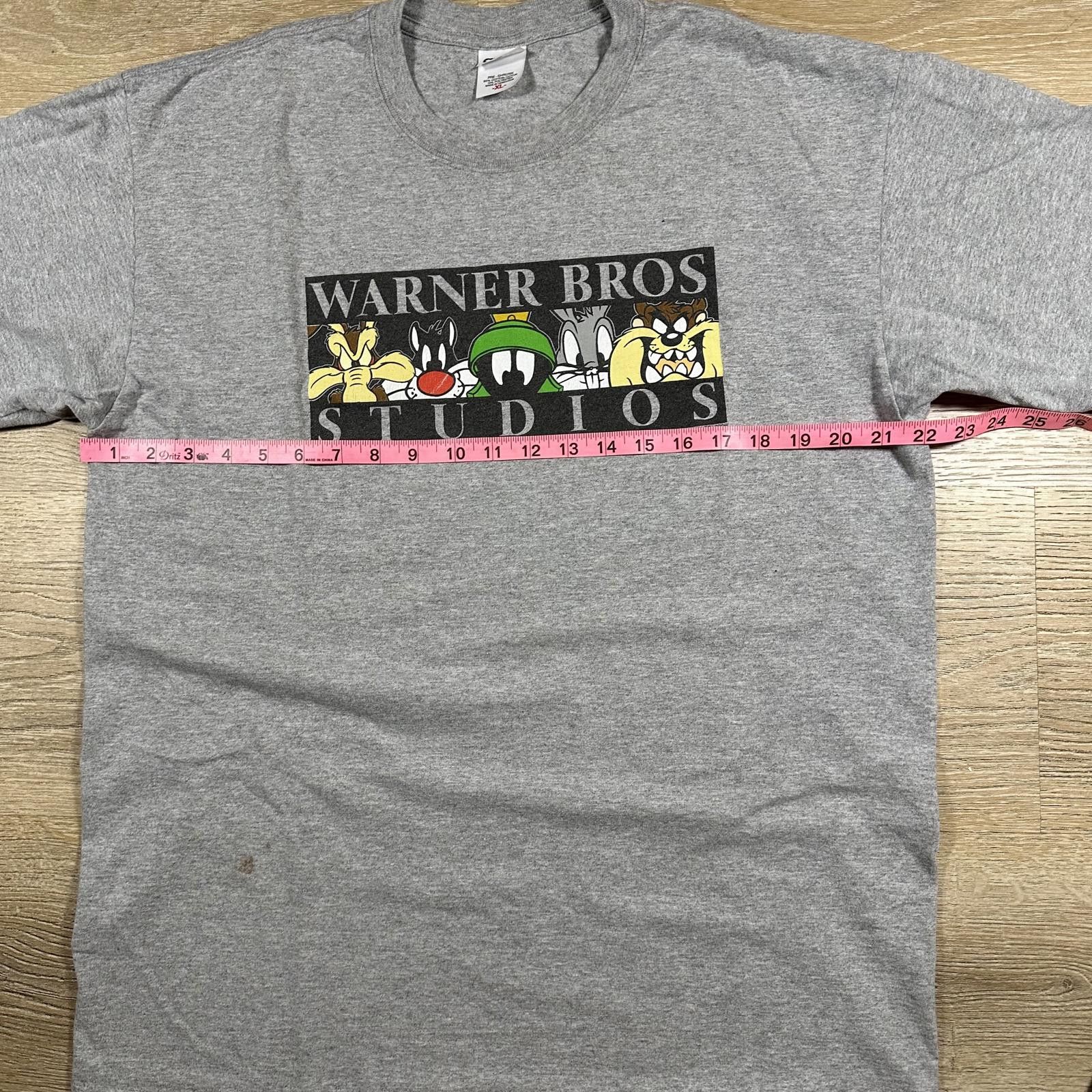 Warner Bros Warner Bros Men T-Shirt XL Gray Graphic Logo Size US XL / EU 56 / 4 - 6 Thumbnail