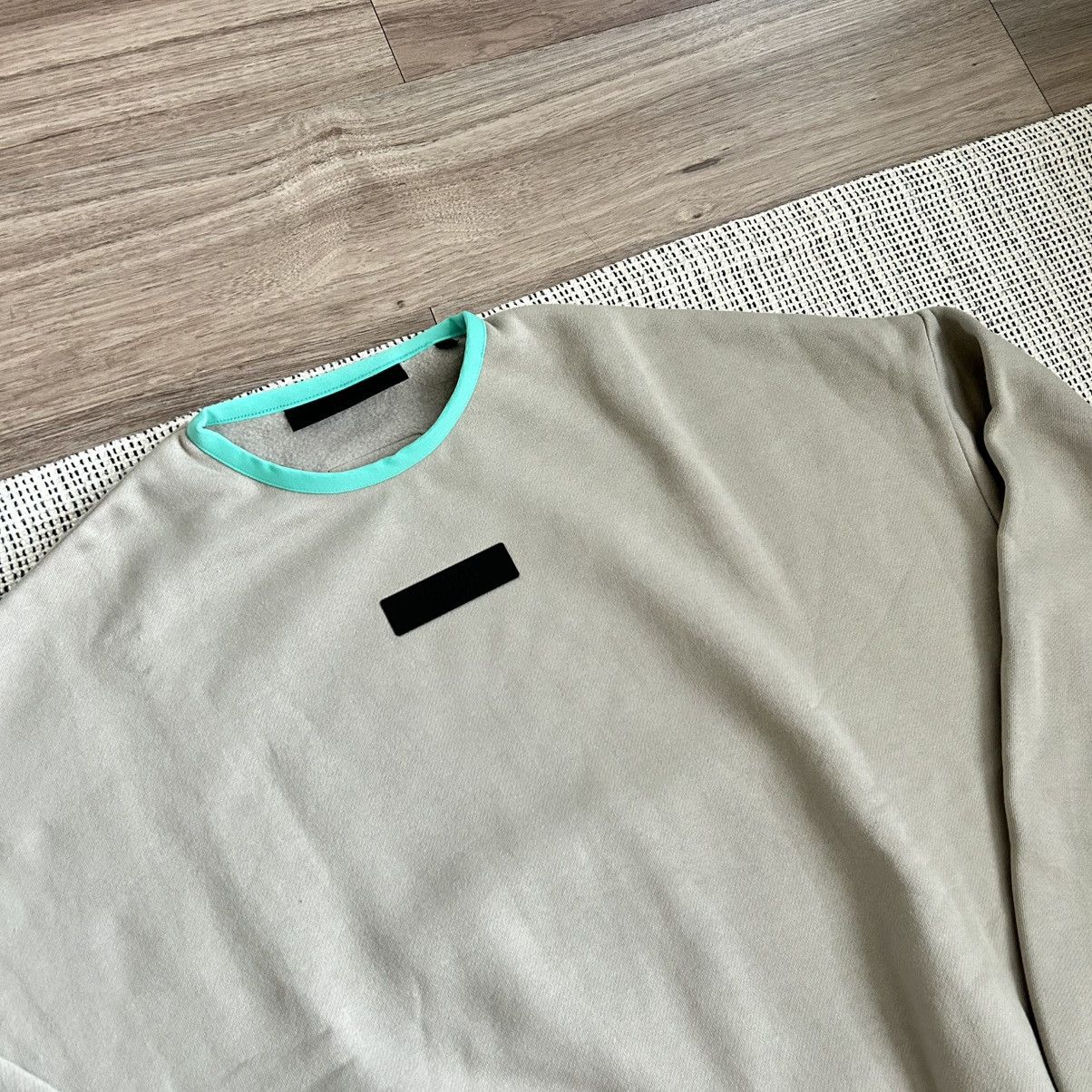Fear of God 2024 Fear of God Essentials Crewneck sz S Size US S / EU 44-46 / 1 - 2 Thumbnail