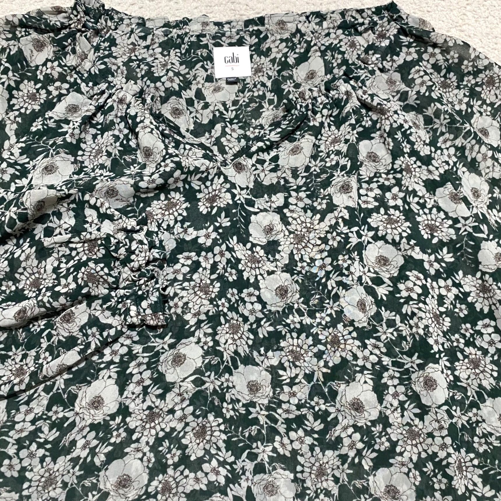 Vintage Cabi Shirt Womens Small Gray Black Floral V Neck Long Sleeve Chiffon Blouse Size S / US 4 / IT 40 - 2 Thumbnail