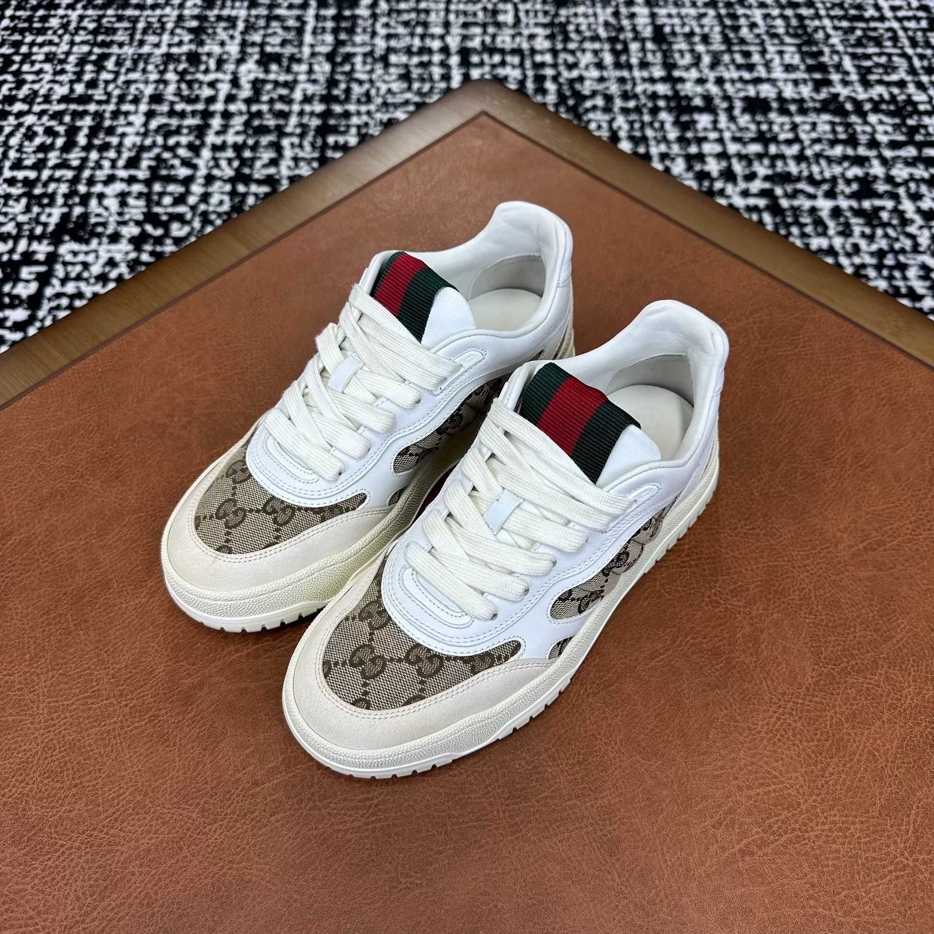 Gucci Gucci Leather White Lowtop Sneakers it_36-5 Women Size US 6.5 / IT 36.5 - 1 Thumbnail