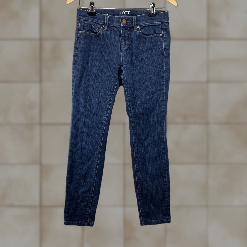Loft LOFT Jeans Women's 4P Petite Denim Skinny 28" Inseam Blue Distressed 5-Pocket Stretch Modern Easy Care Machine Washable Prefabs/Preppy Style Size 27" / US 4 / IT 40 - 1 Thumbnail