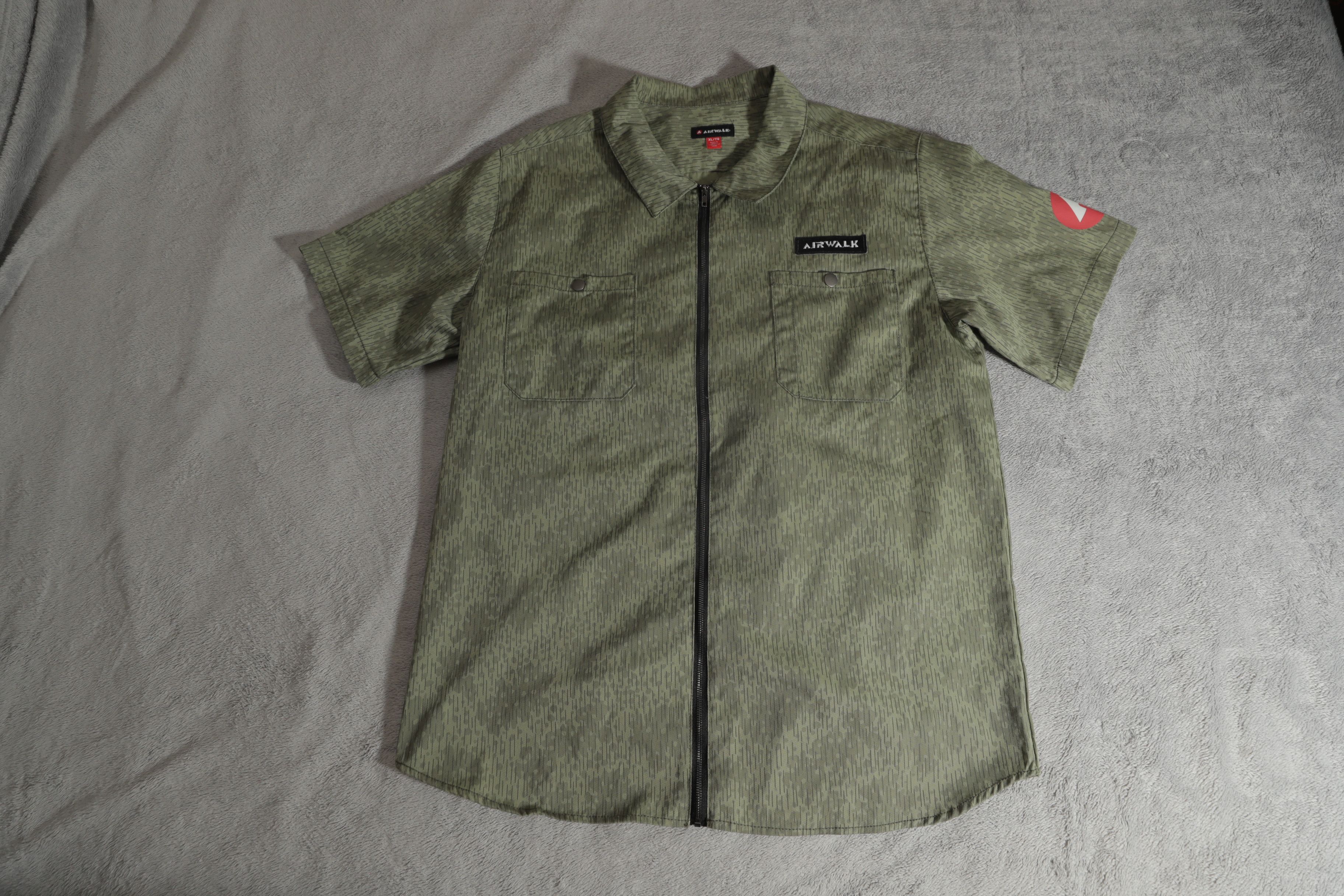 Airwalk Airwalk Mens Zip Up Short Sleeve Camp Shirt (XL) Size US XL / EU 56 / 4 - 3 Thumbnail