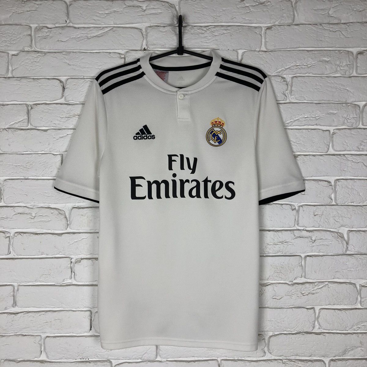 Adidas Real Madrid 2018 2019 home soccer jersey Size US S / EU 44-46 / 1 - 1 Thumbnail