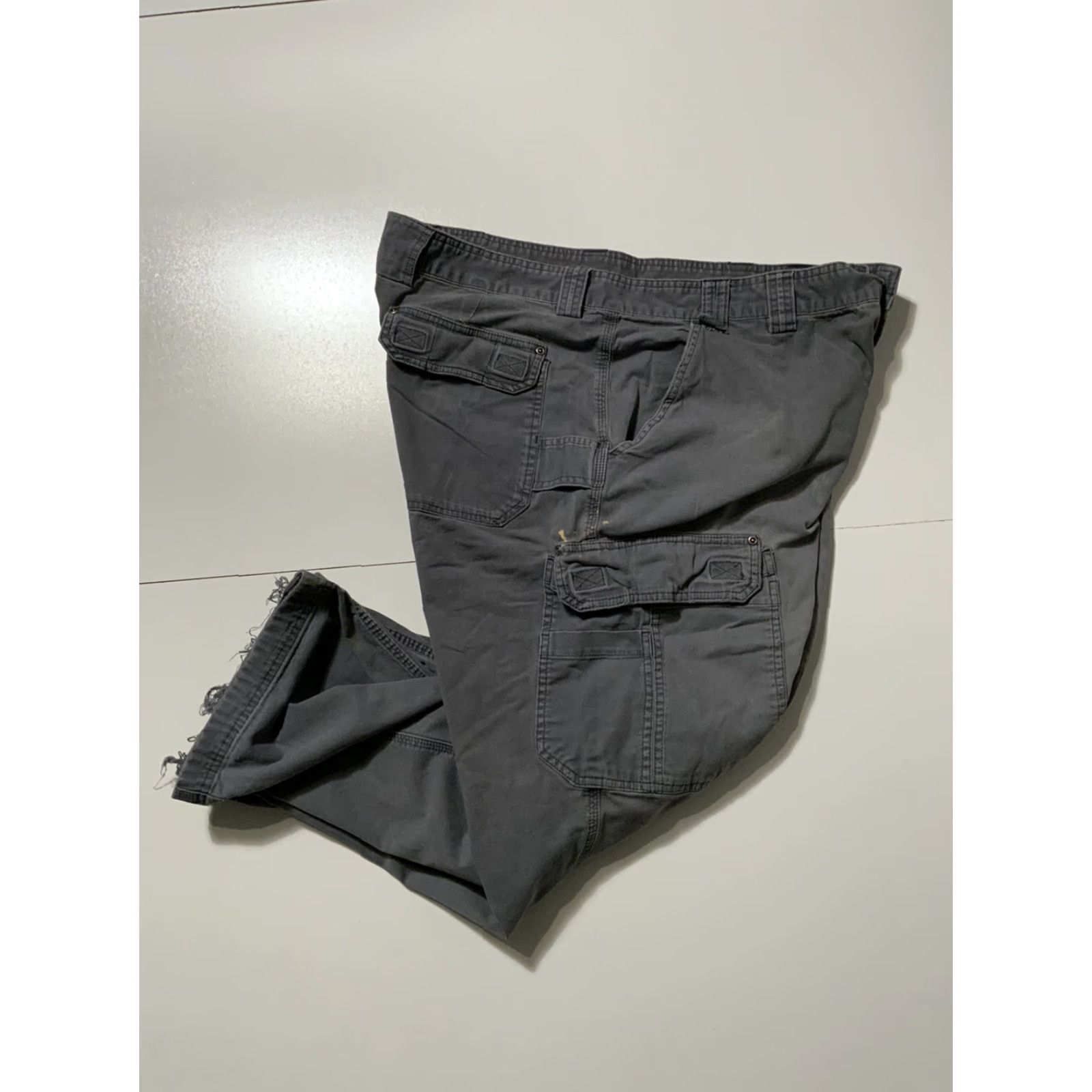 Vintage Duluth Trading Co. Flex Fire Hose Workwear Distressed Gray Cargo Utility Pants Mens 42 Regular 30in Inseam Gray Cargo Distressed Workwear Mens Pants Size US 42 / EU 58 - 2 Thumbnail