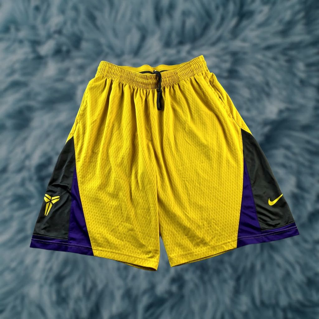 Nike Shorts Mens Large Yellow Dri-Fit Basketball Kobe Bryant Snakeskin, Men's (Size 33)