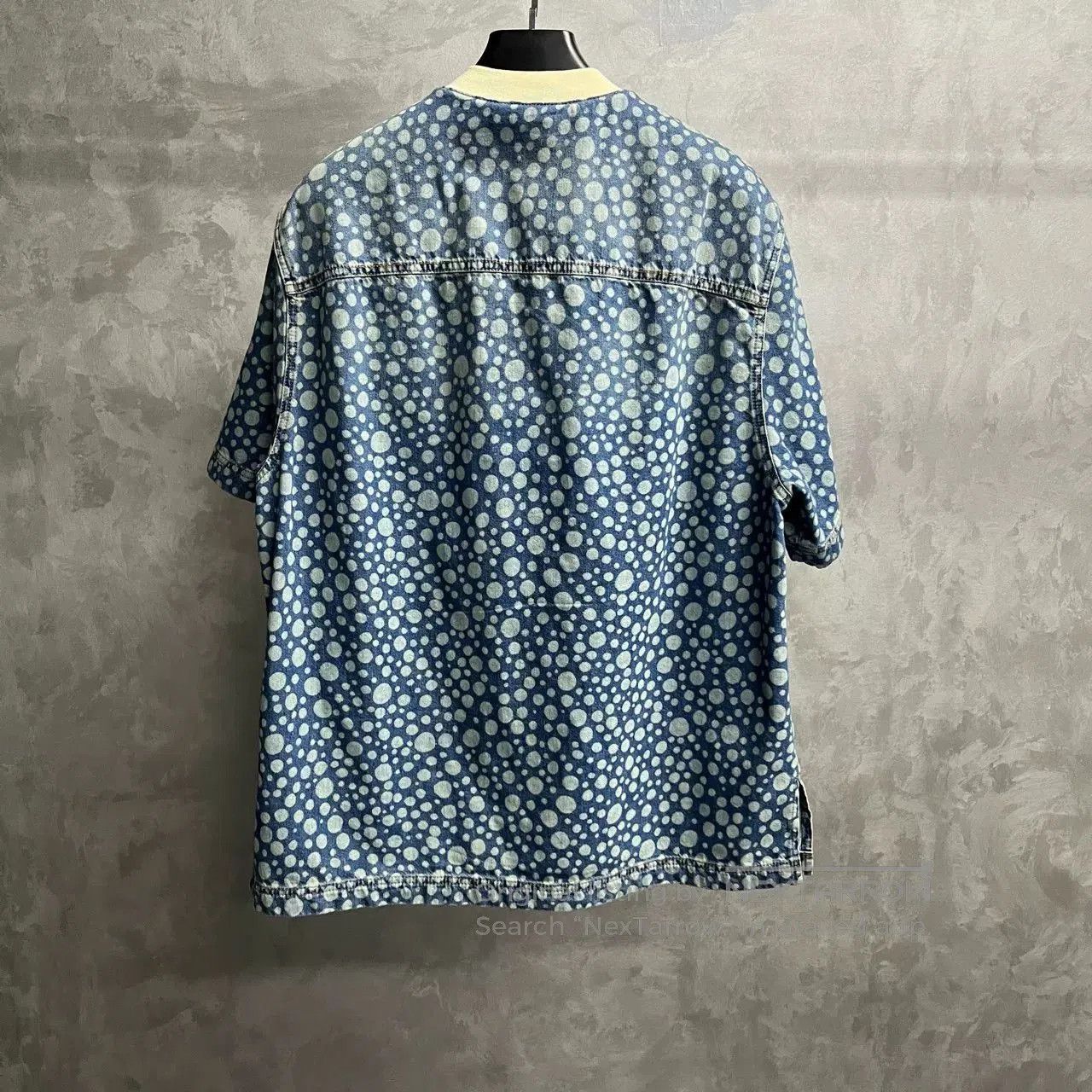 Louis Vuitton Louis Vuitton Polka Dot Logo Print Shirt. Size US XL / EU 56 / 4 - 5 Thumbnail