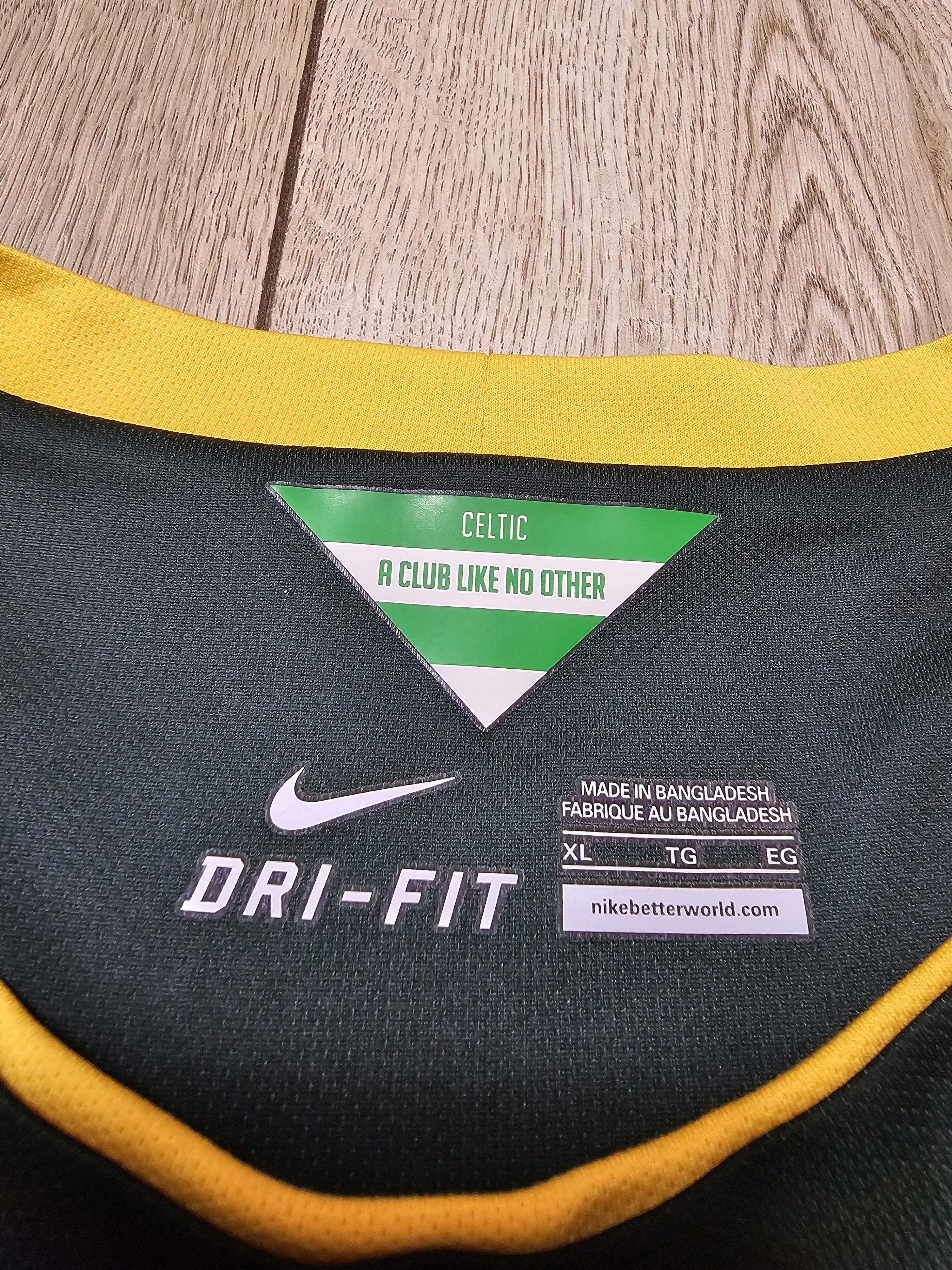 Nike CELTIC 2010 2011 AWAY FOOTBALL SHIRT SCOTLAND SOCCER JERSEY Size US XL / EU 56 / 4 - 6 Thumbnail