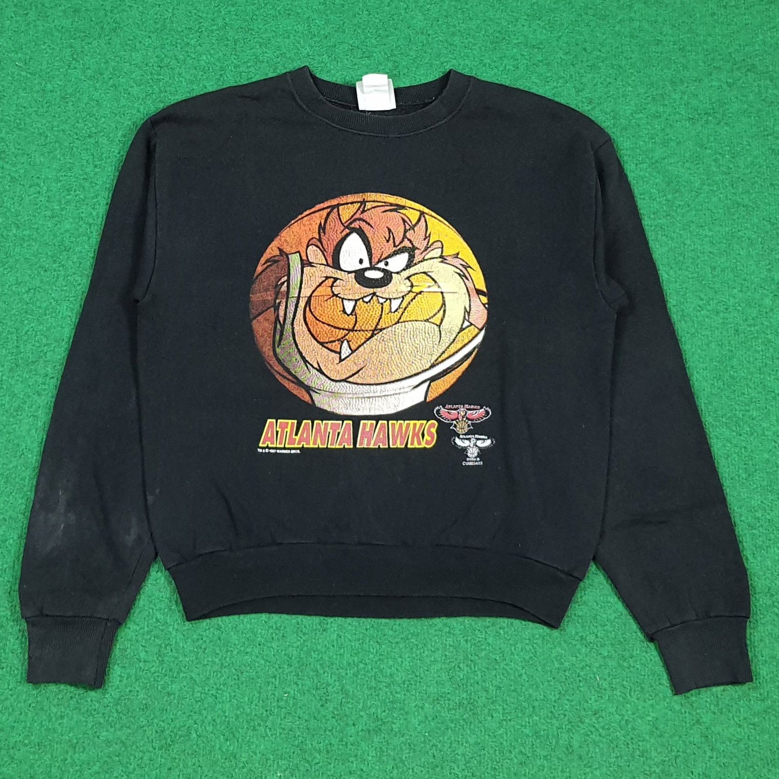 Vintage 90s Atlanta Hawks Looney Tune NBA Sweatshirt C290N23